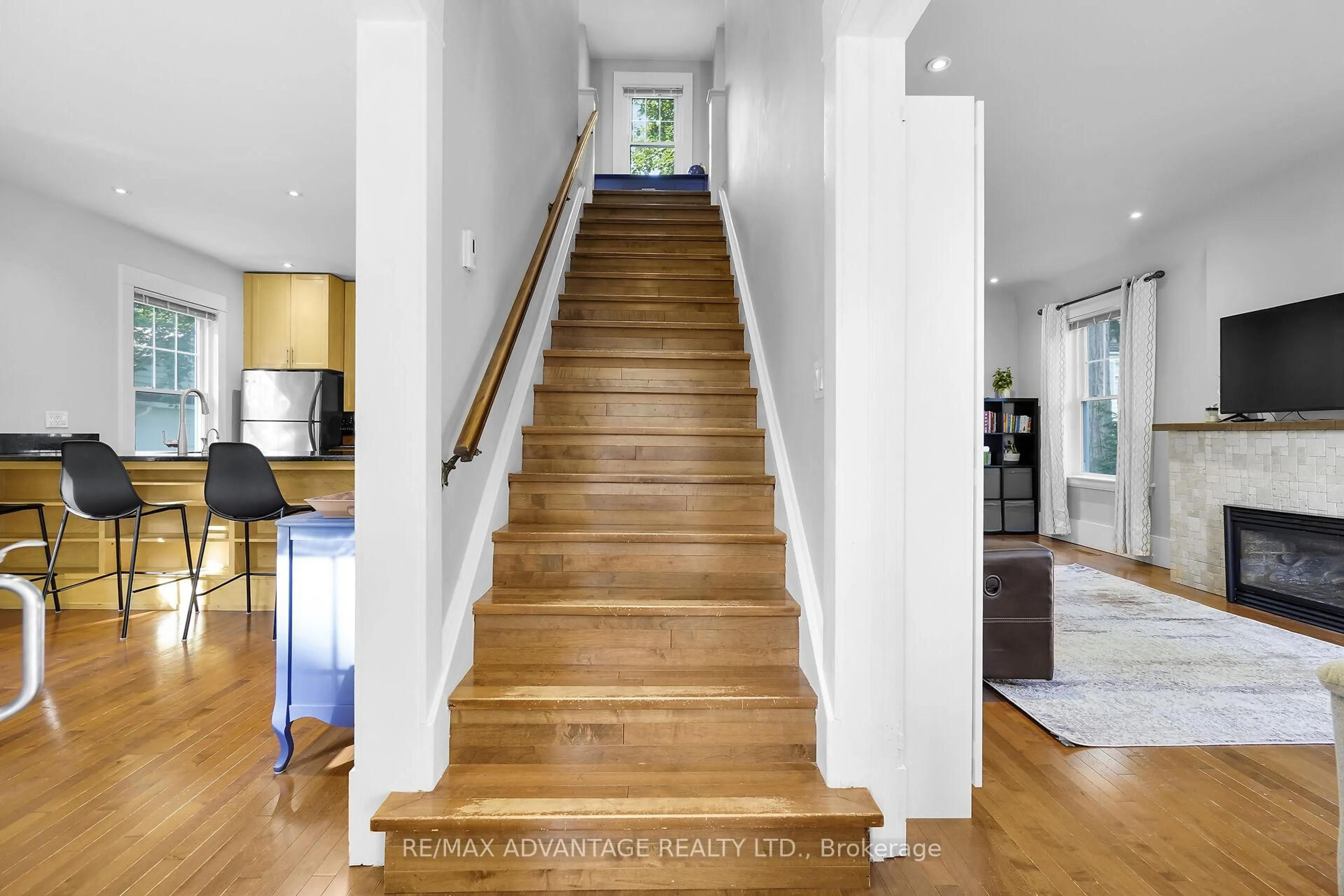 Stairs for 336 Thames St, Ingersoll Ontario N5C 2V1