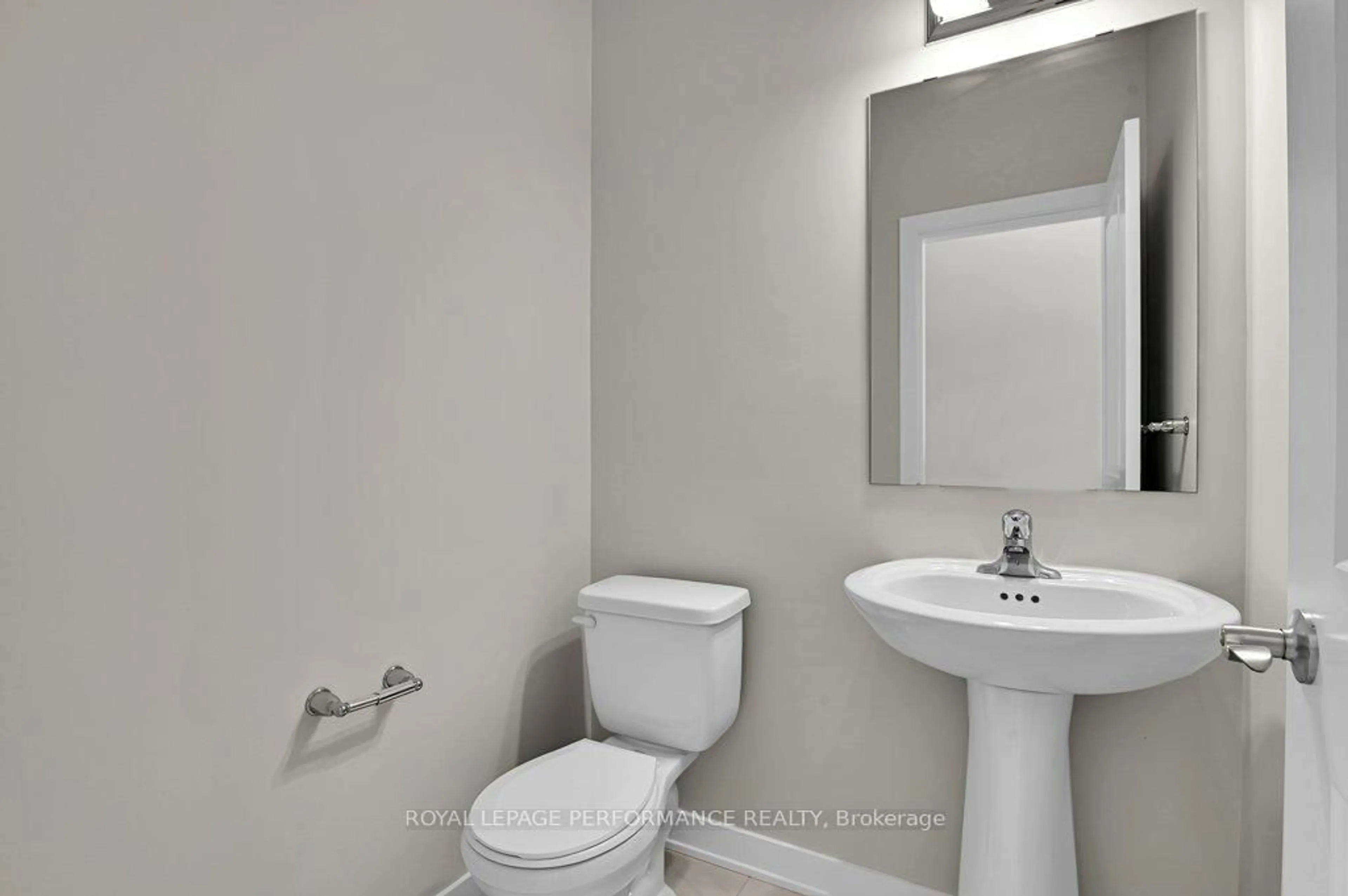 Standard bathroom, unknown for 106 WABIKON Cres, Ottawa Ontario K1X 0H8