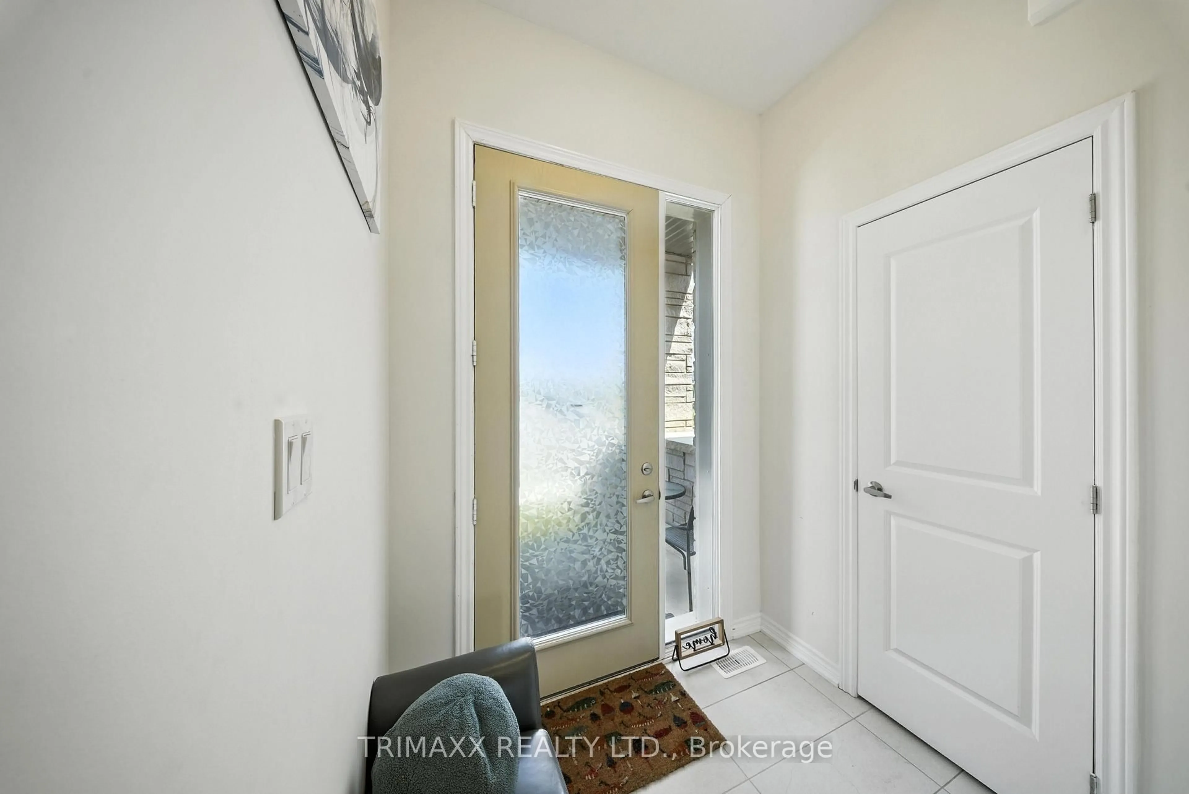 Indoor entryway for 19 Molnar Cres, Brantford Ontario N3T 0X3