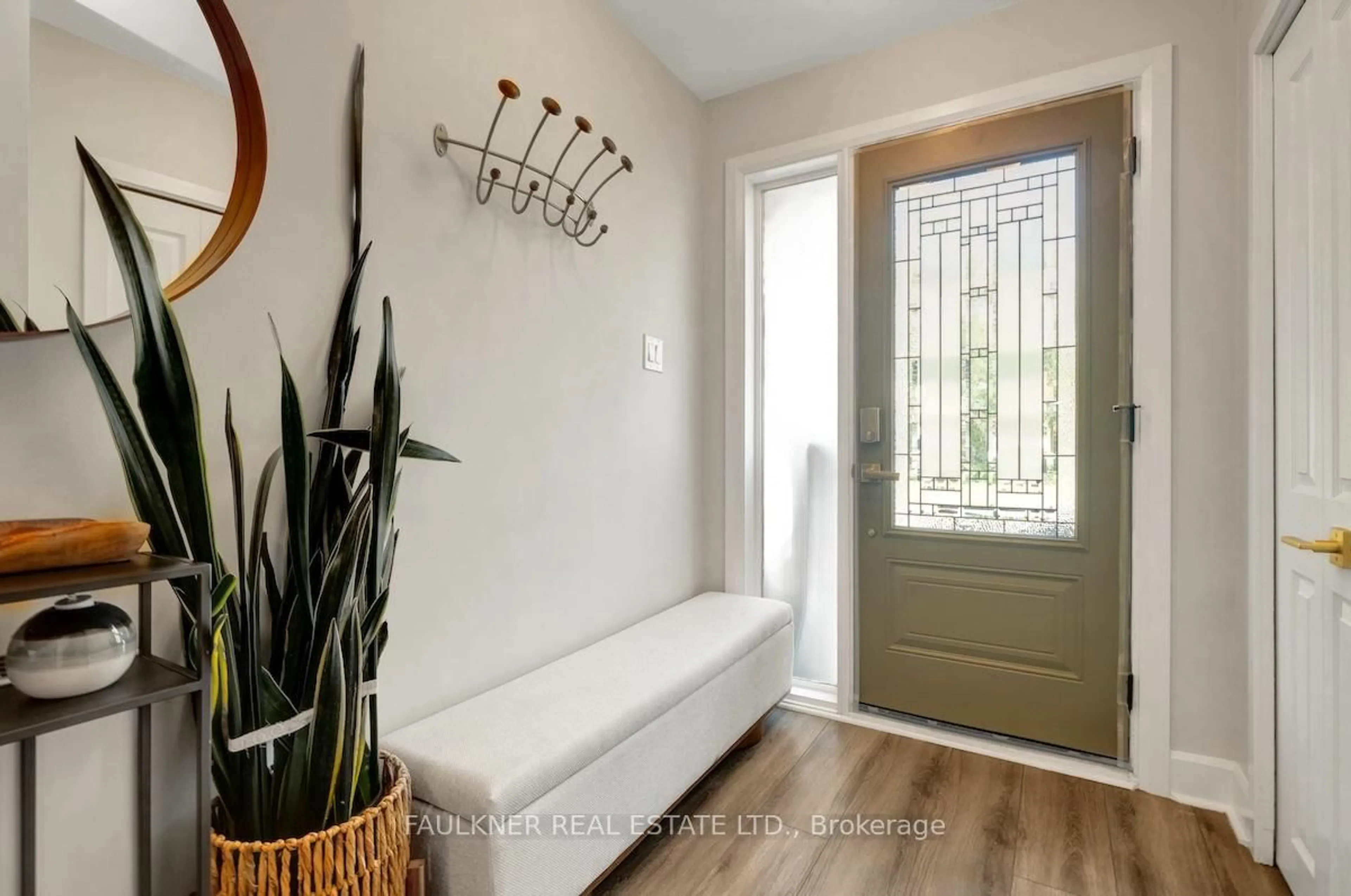 Indoor entryway for 38 Marco Lane, Ottawa Ontario K1S 5A2