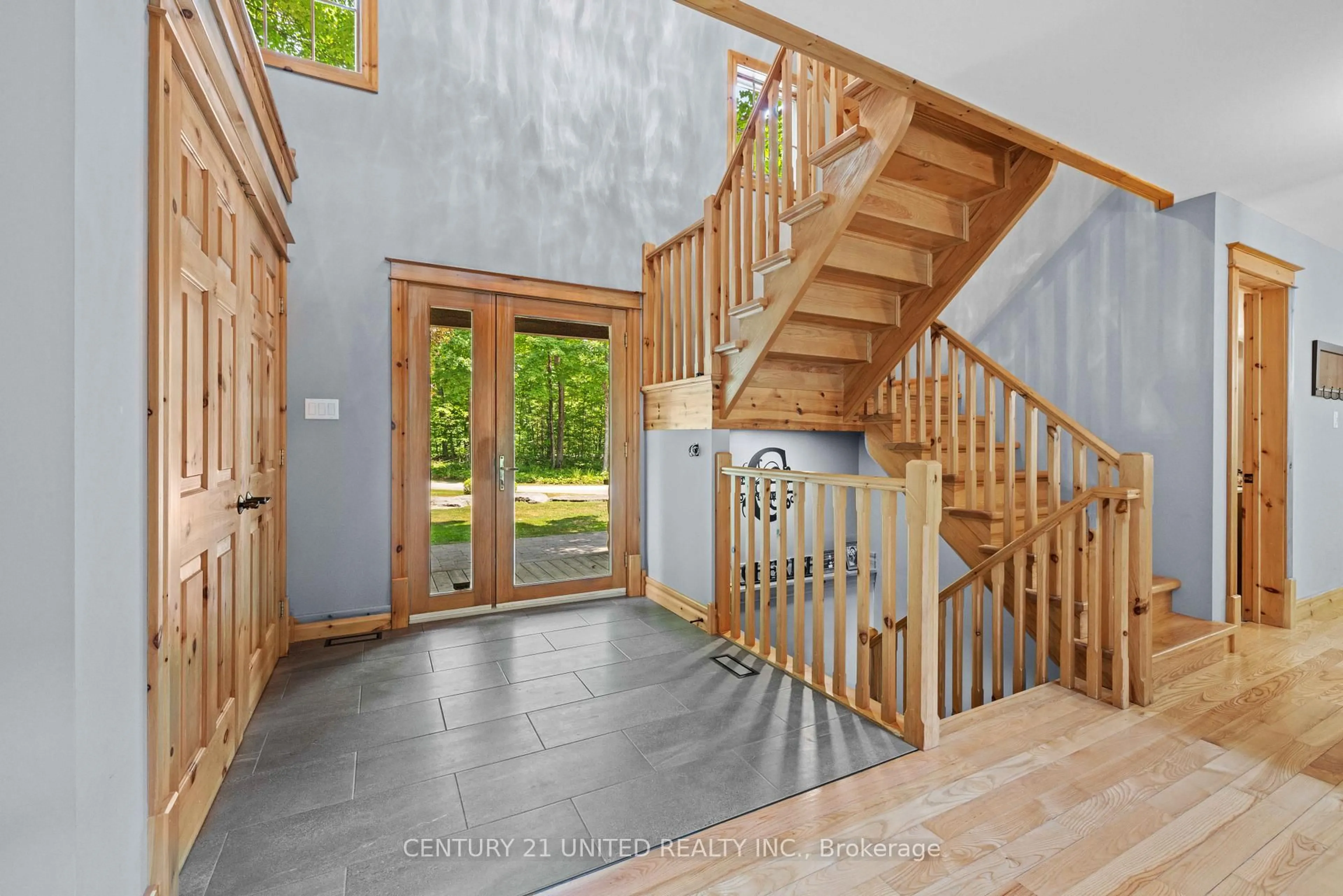 Indoor entryway for 2068 Camp Line Rd, Douro-Dummer Ontario K0L 2H0
