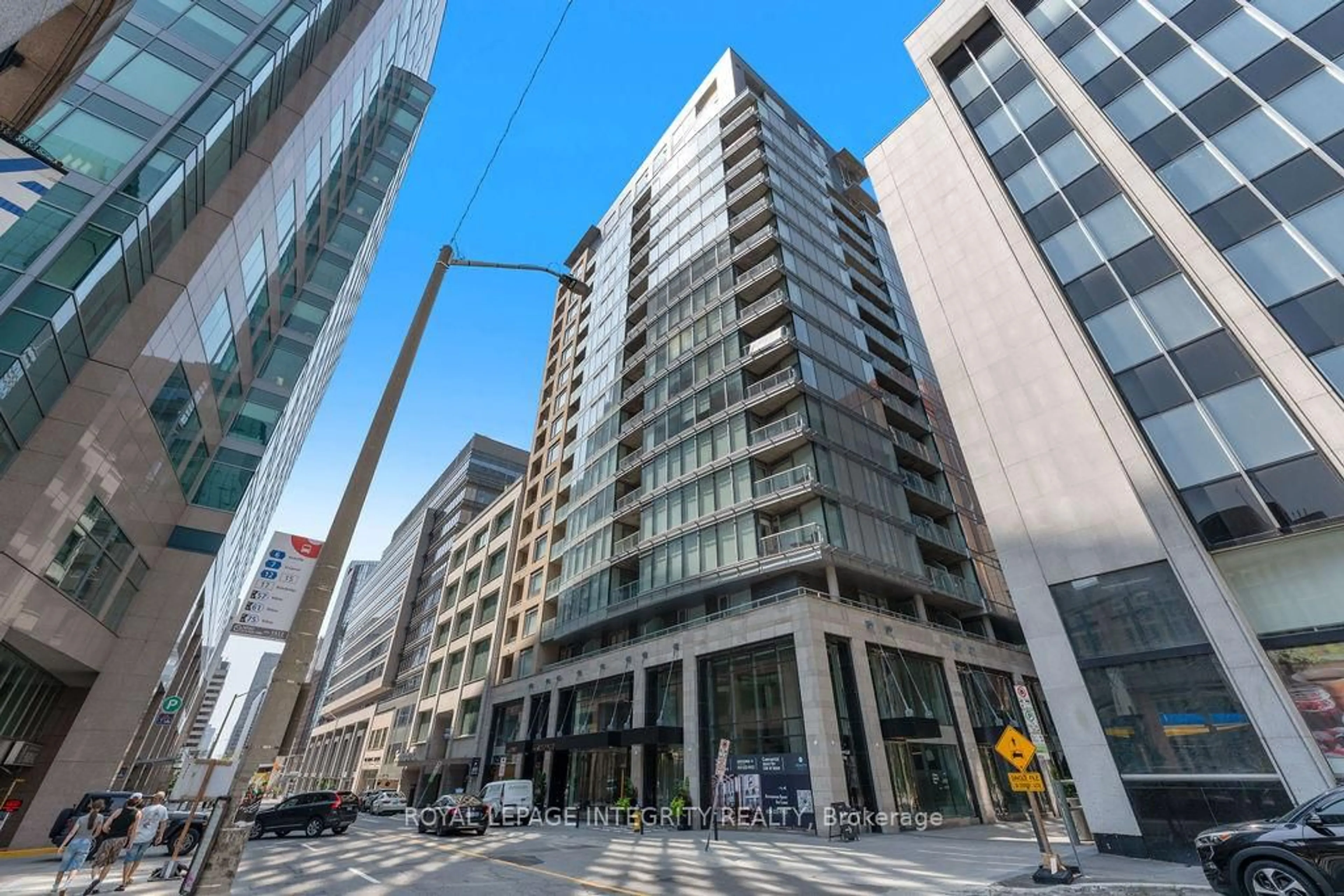 Indoor foyer for 101 Queen St #802, Ottawa Ontario K1P 0B7