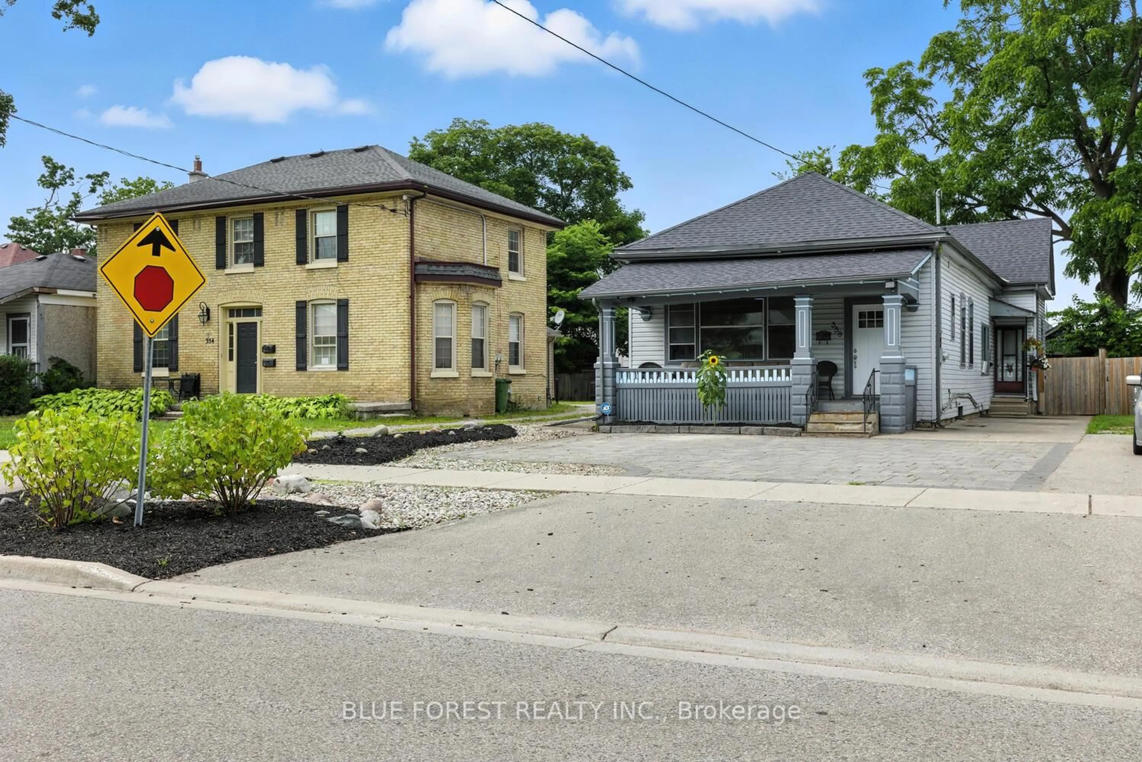 A pic from outside/outdoor area/front of a property/back of a property/a pic from drone, street for 358 Simcoe St, London East Ontario N6B 1J7