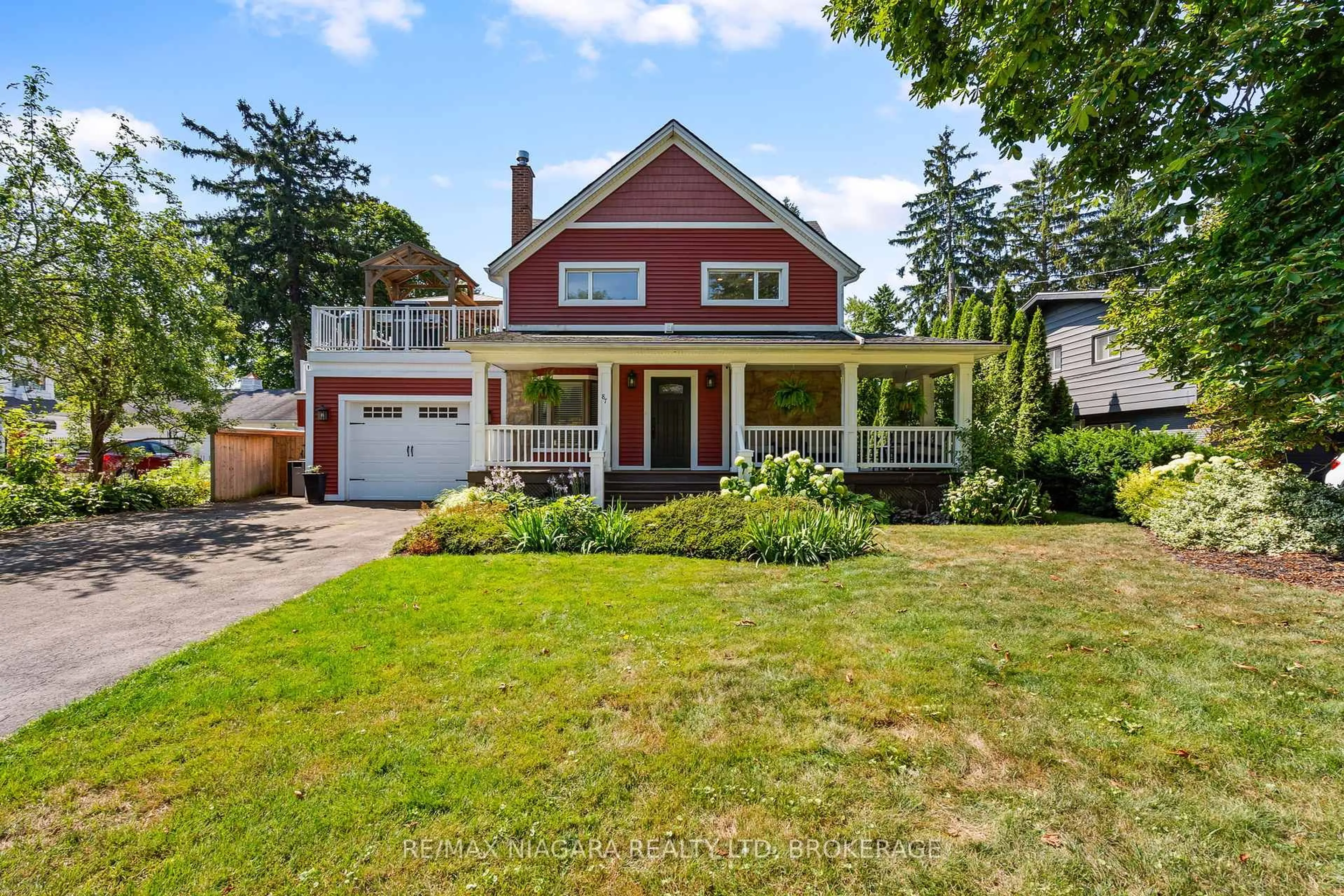 Home with vinyl exterior material, street for 87 Norway Ave, Welland Ontario L3C 4A3