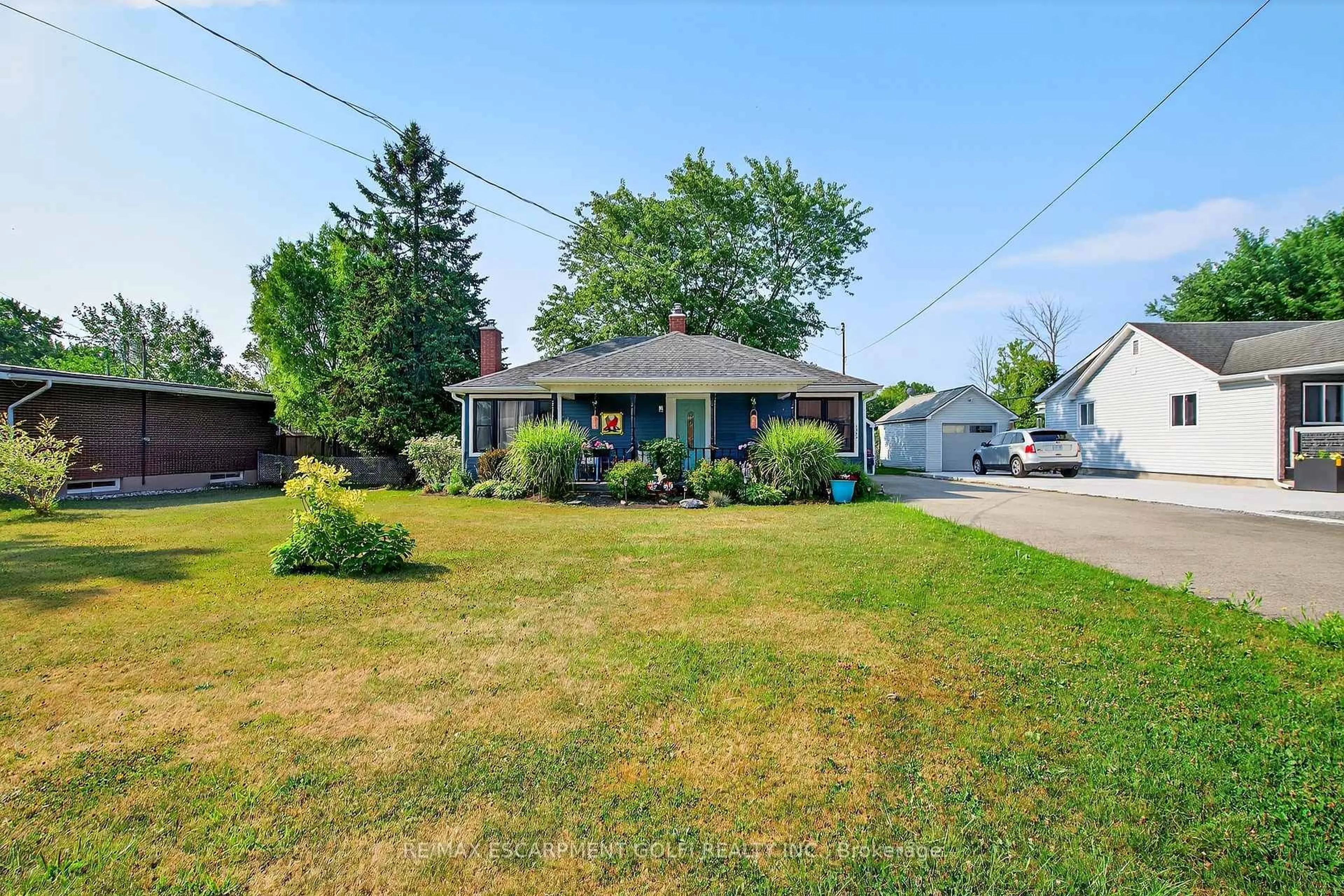 A pic from outside/outdoor area/front of a property/back of a property/a pic from drone, street for 1353 Orchard Ave, Fort Erie Ontario L2A 3E5