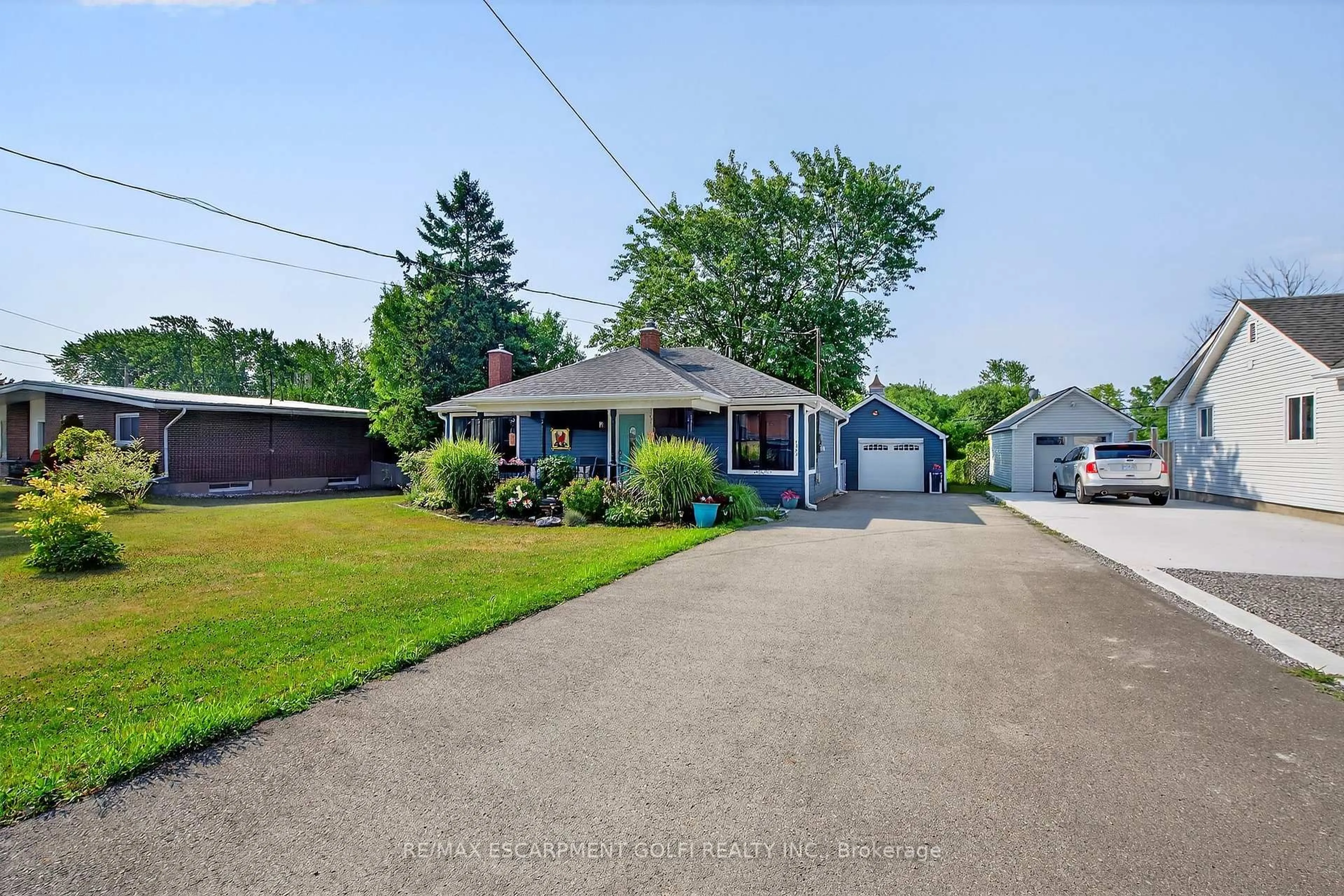 A pic from outside/outdoor area/front of a property/back of a property/a pic from drone, street for 1353 Orchard Ave, Fort Erie Ontario L2A 3E5