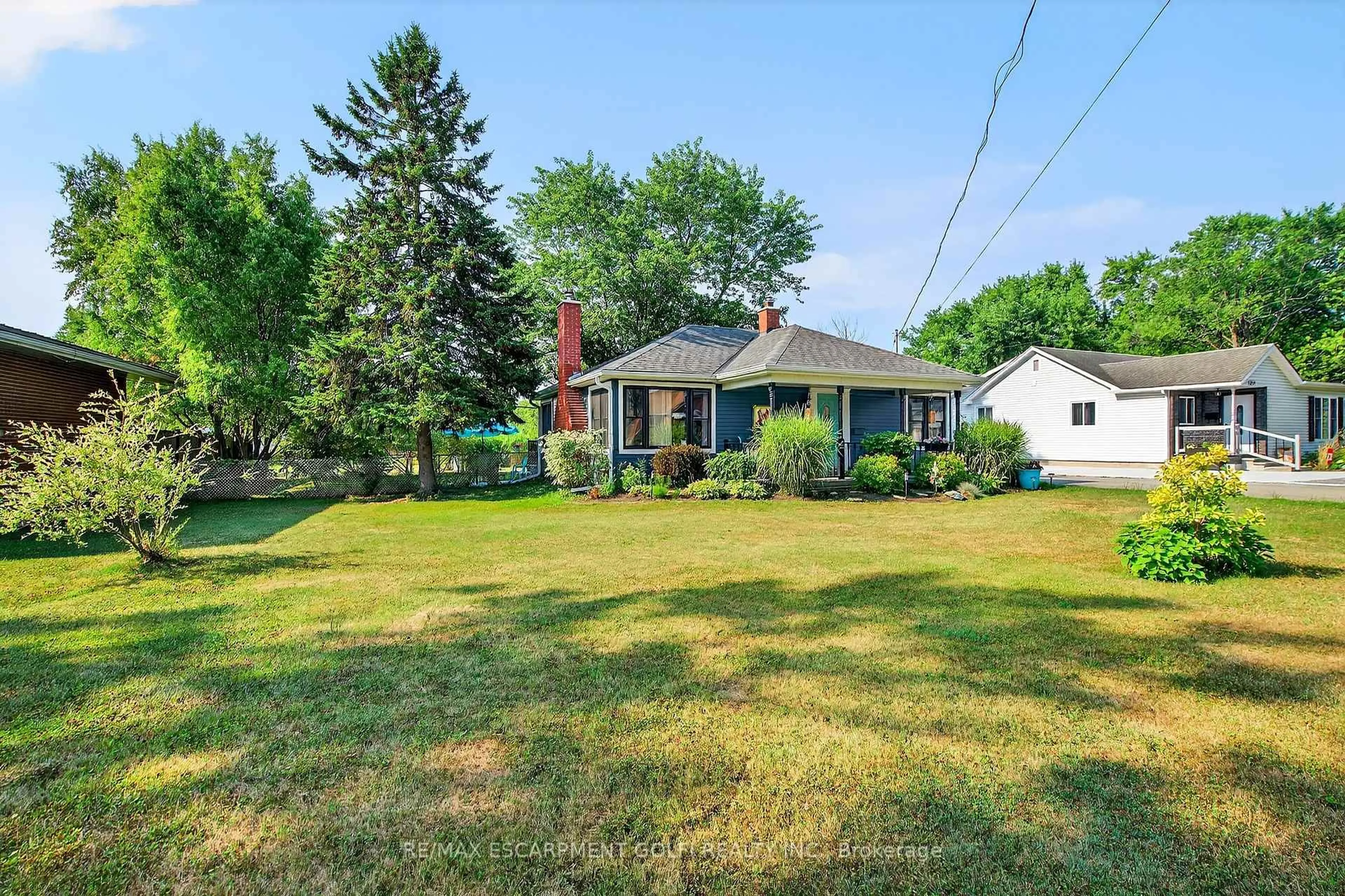 A pic from outside/outdoor area/front of a property/back of a property/a pic from drone, street for 1353 Orchard Ave, Fort Erie Ontario L2A 3E5