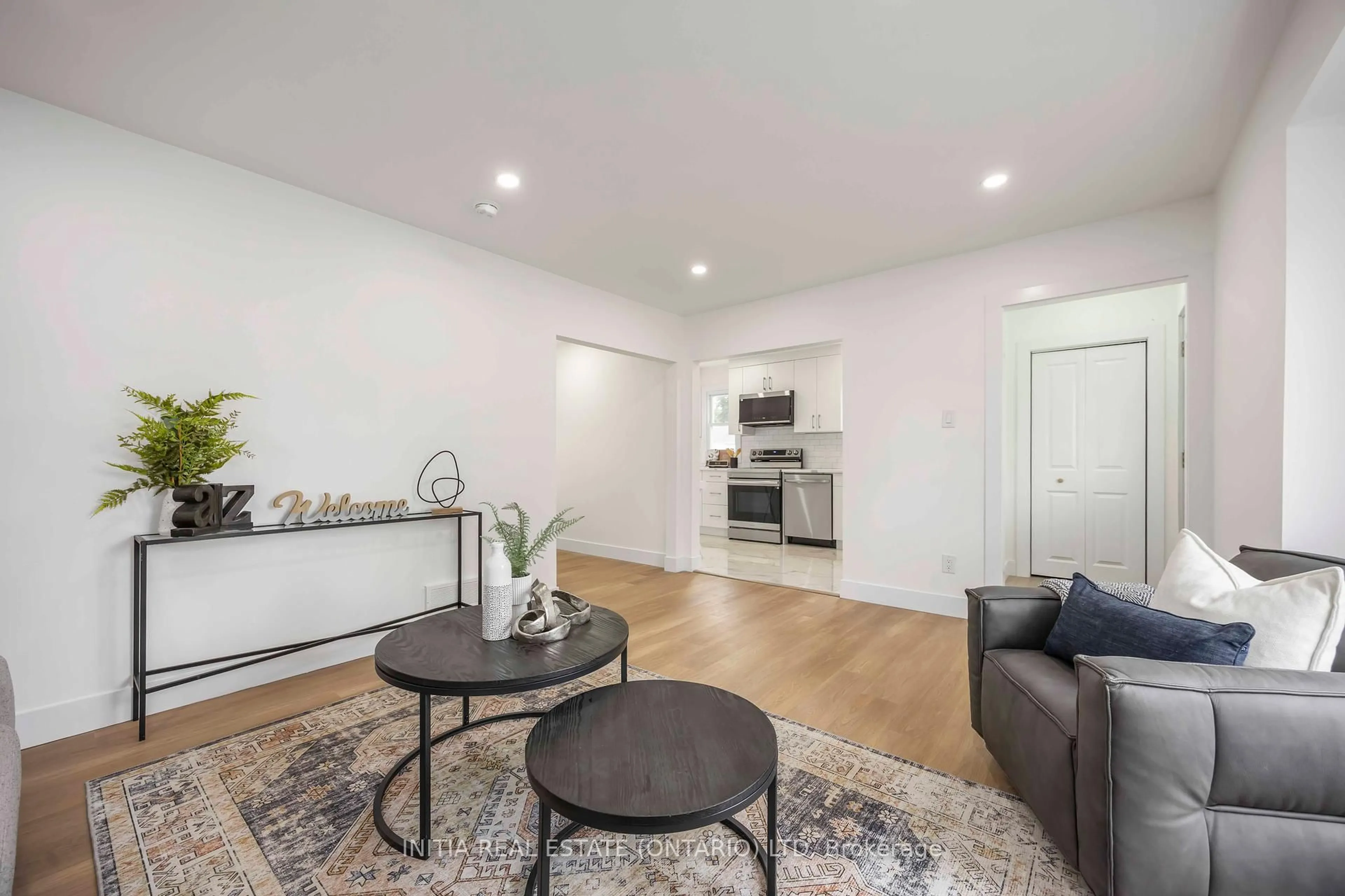 Living room with furniture, unknown for 136 Chestnut Ave, Sarnia Ontario N7T 4L8