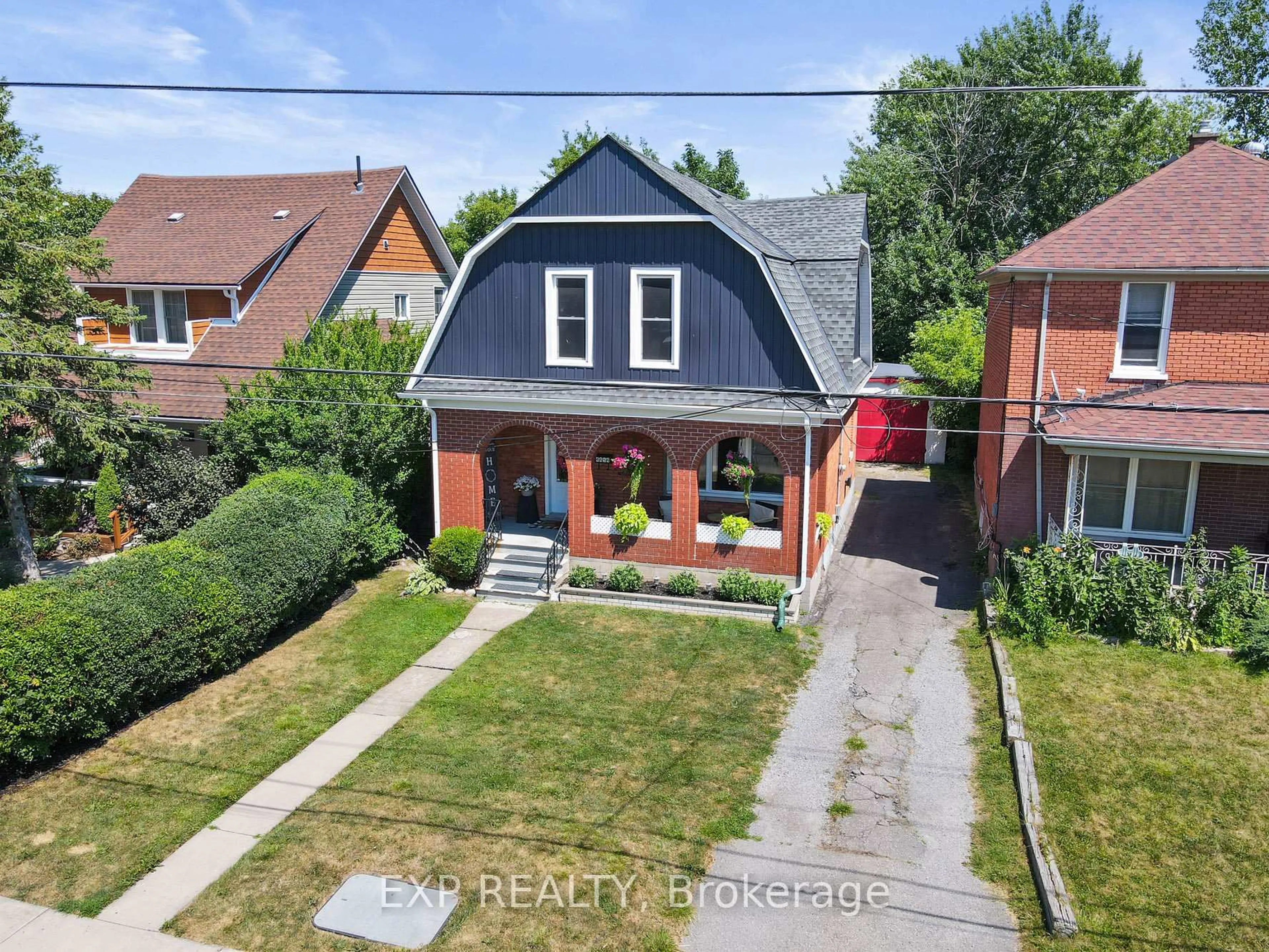 A pic from outside/outdoor area/front of a property/back of a property/a pic from drone, street for 4454 SECOND Ave, Niagara Falls Ontario L2E 4H2