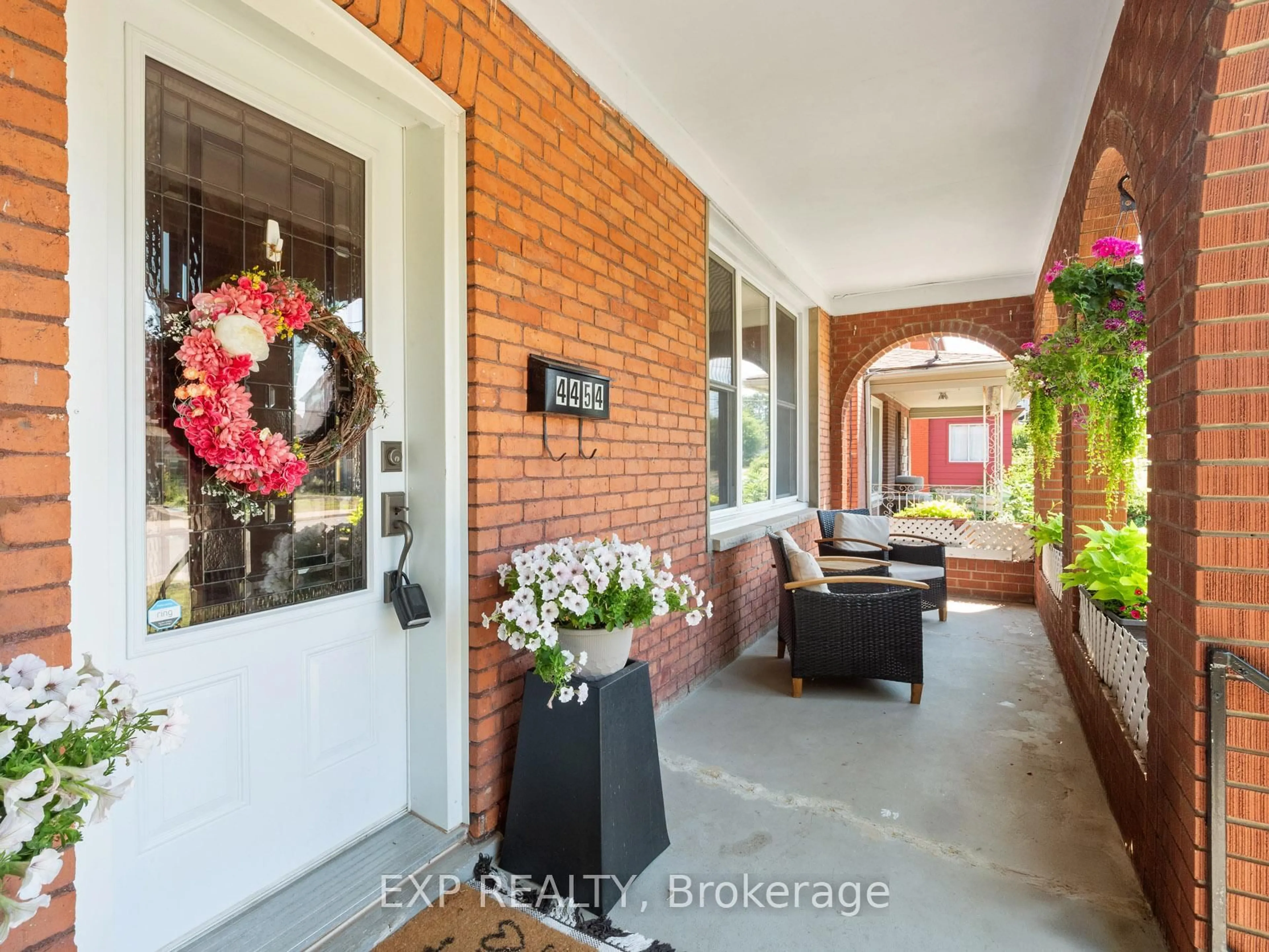 Indoor entryway for 4454 SECOND Ave, Niagara Falls Ontario L2E 4H2