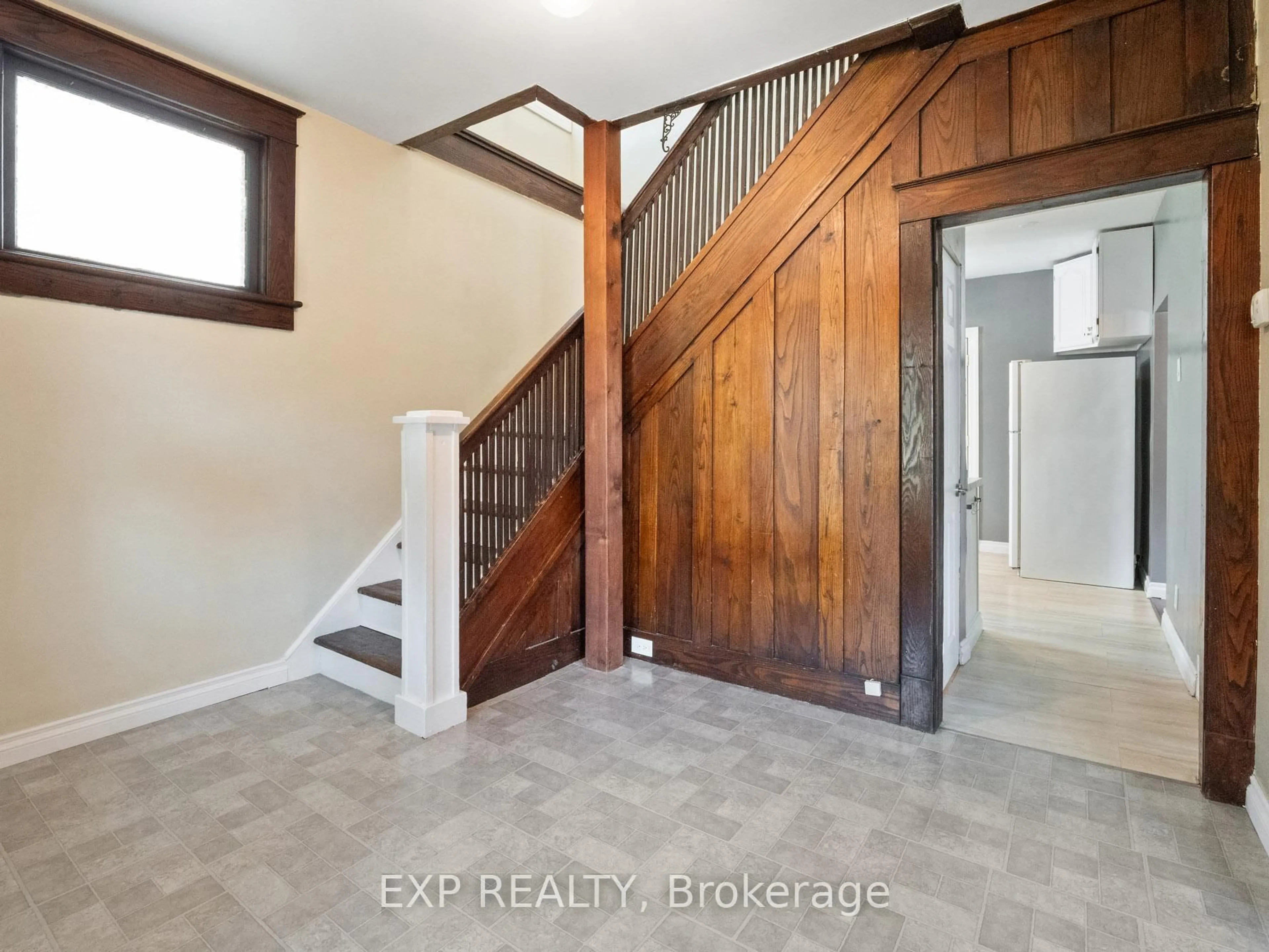 Indoor entryway for 4454 SECOND Ave, Niagara Falls Ontario L2E 4H2