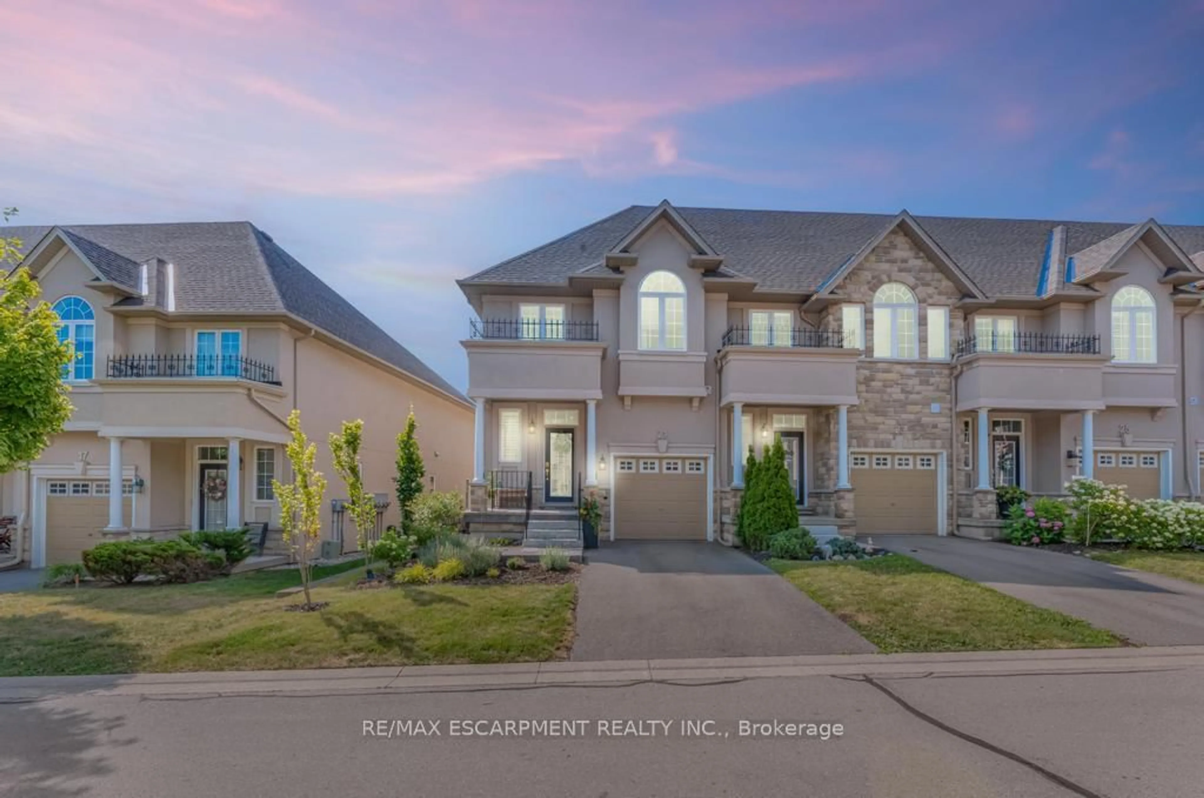 A pic from outside/outdoor area/front of a property/back of a property/a pic from drone, street for 21 Forest Valley Cres, Hamilton Ontario L9H 0A7