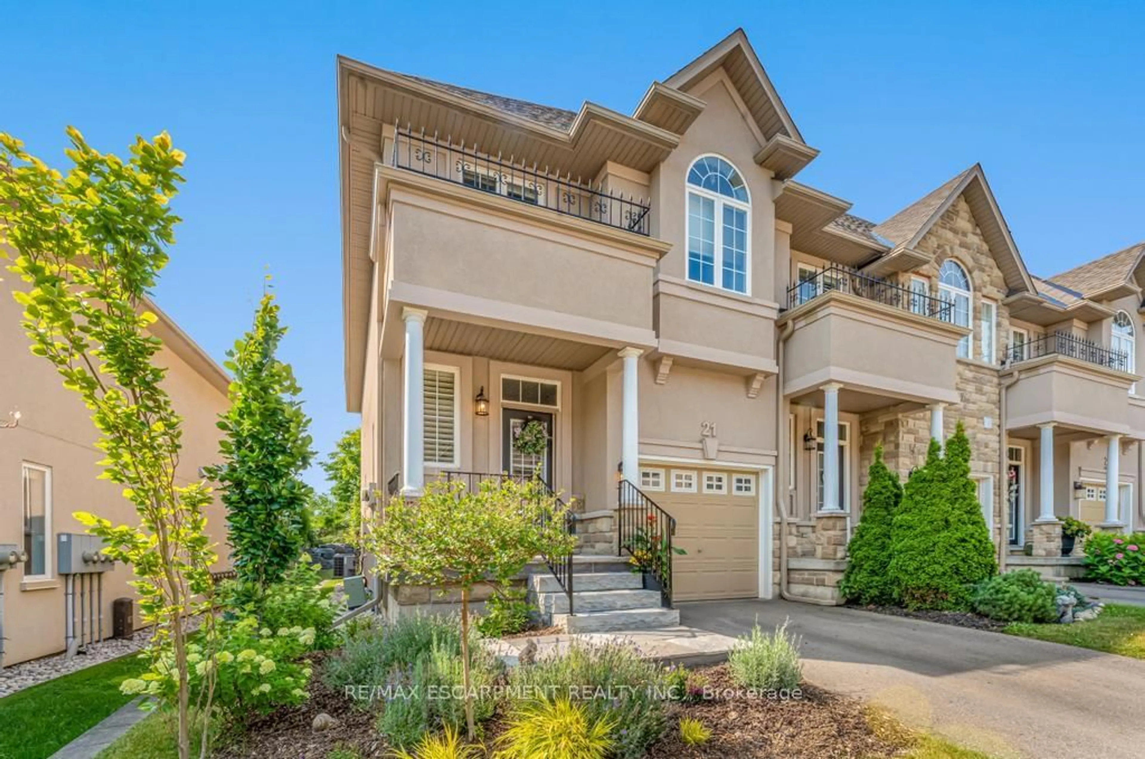 Home with brick exterior material, street for 21 Forest Valley Cres, Hamilton Ontario L9H 0A7