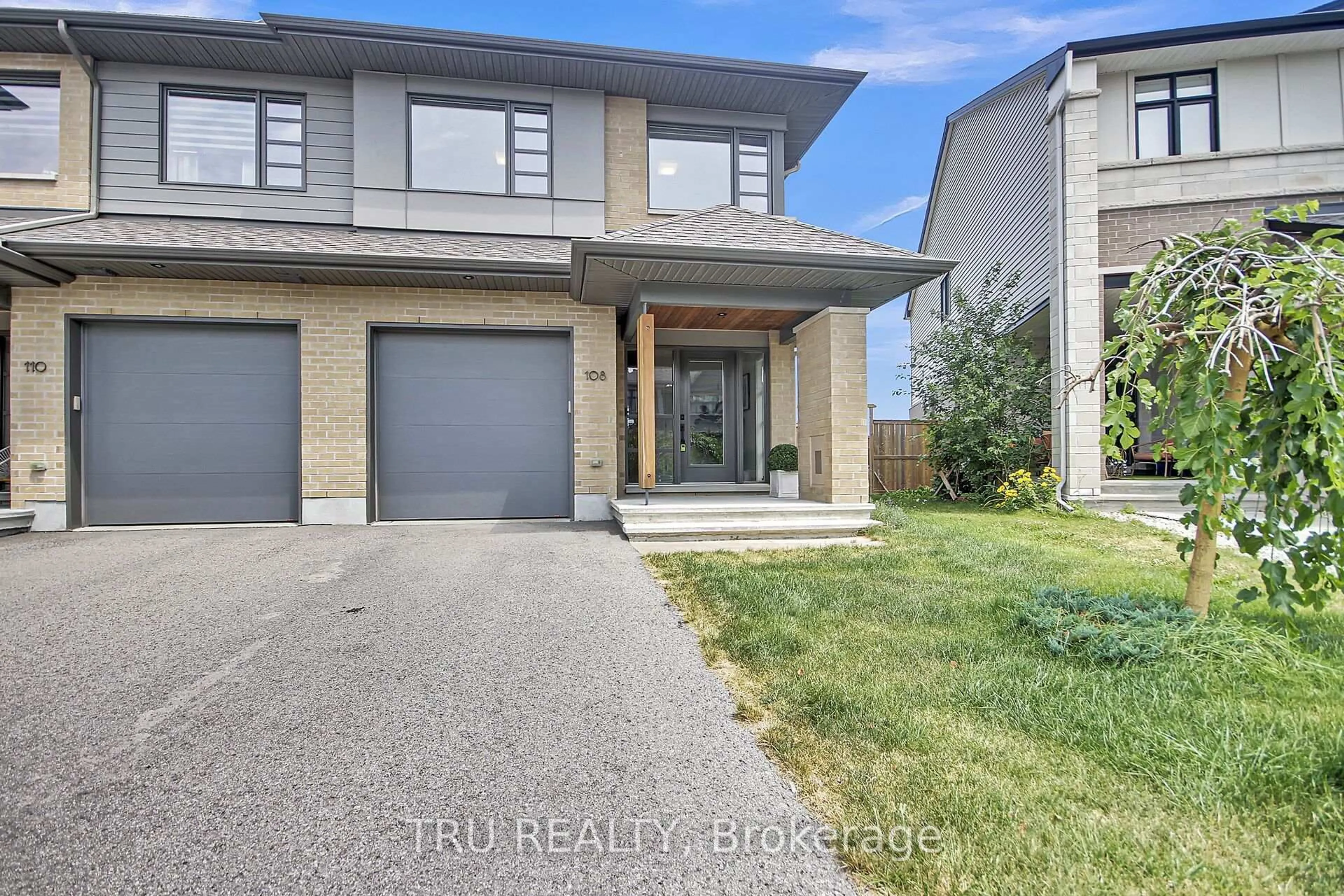 Home with brick exterior material, street for 108 Larimar Circ, Ottawa Ontario K1X 0B7