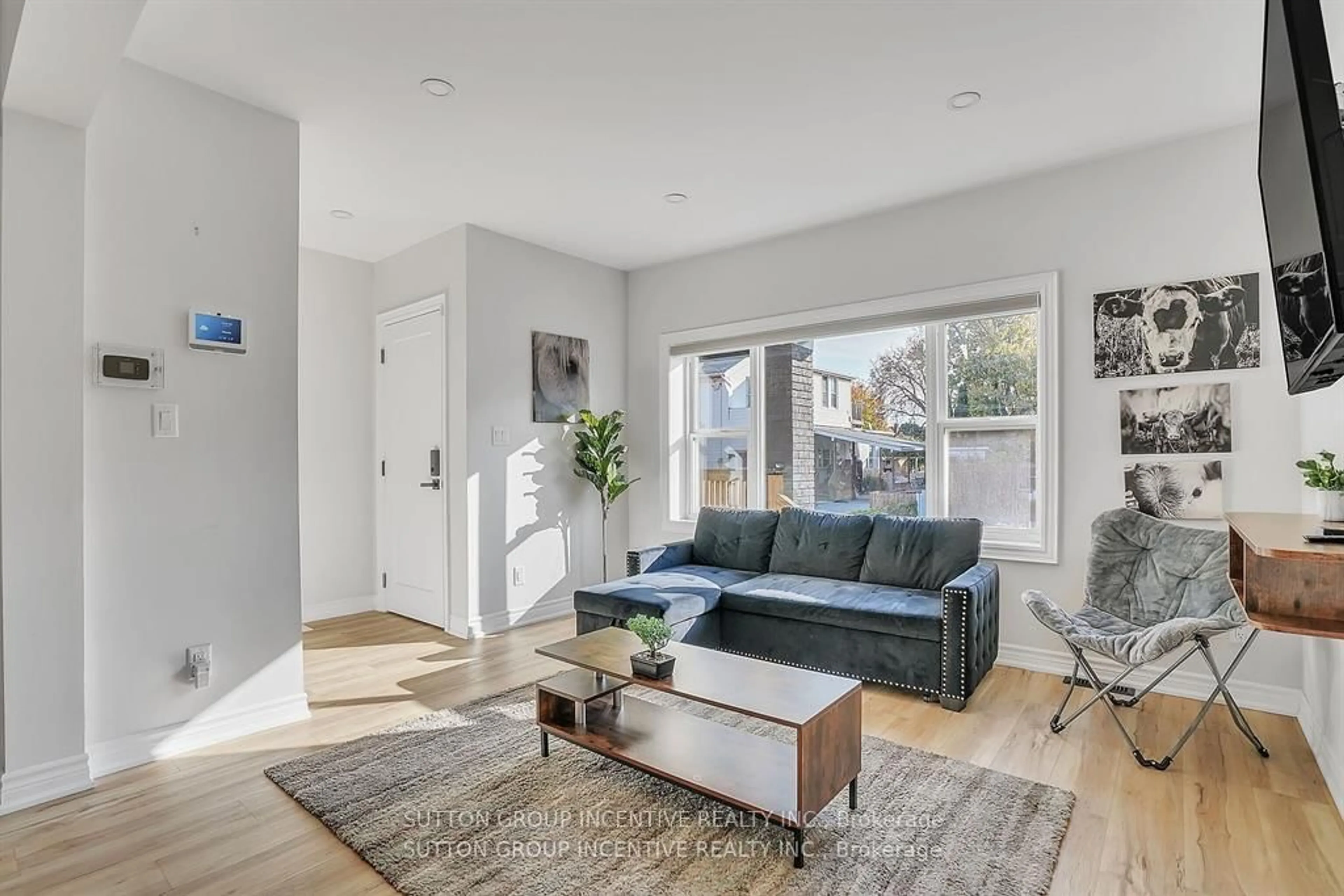 Living room with furniture, unknown for 88 Tisdale St, Hamilton Ontario L8N 2W2