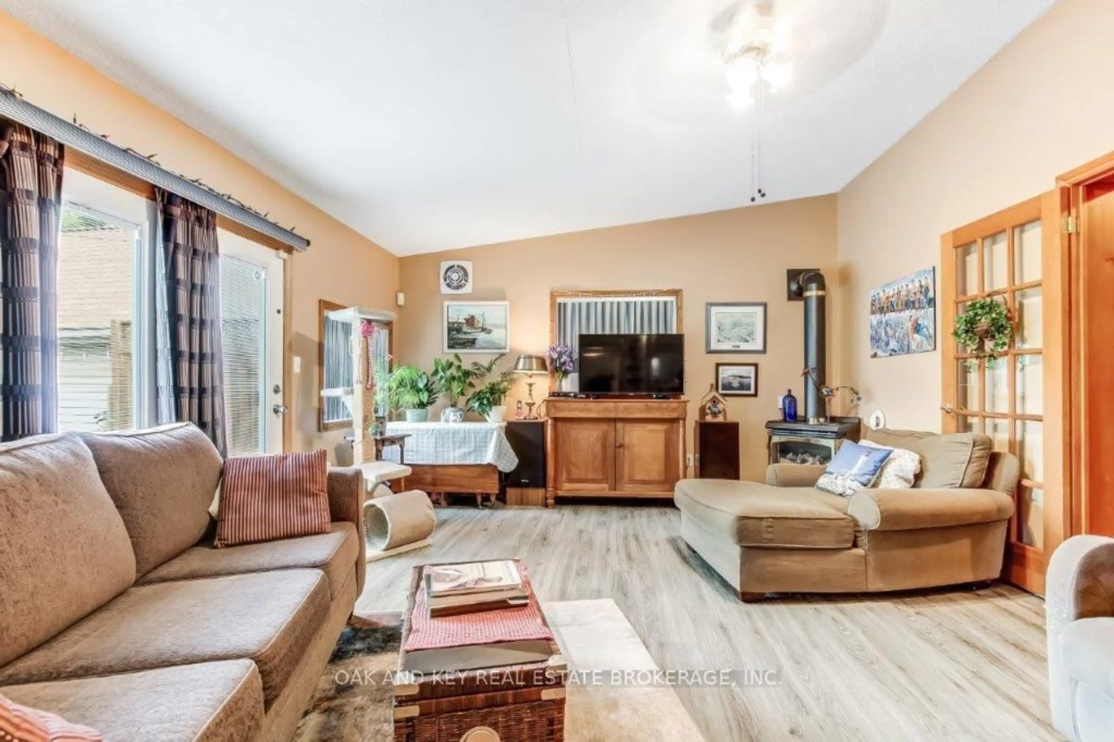 Living room with furniture, unknown for 59 Adelaide St, London South Ontario N5Z 3K3