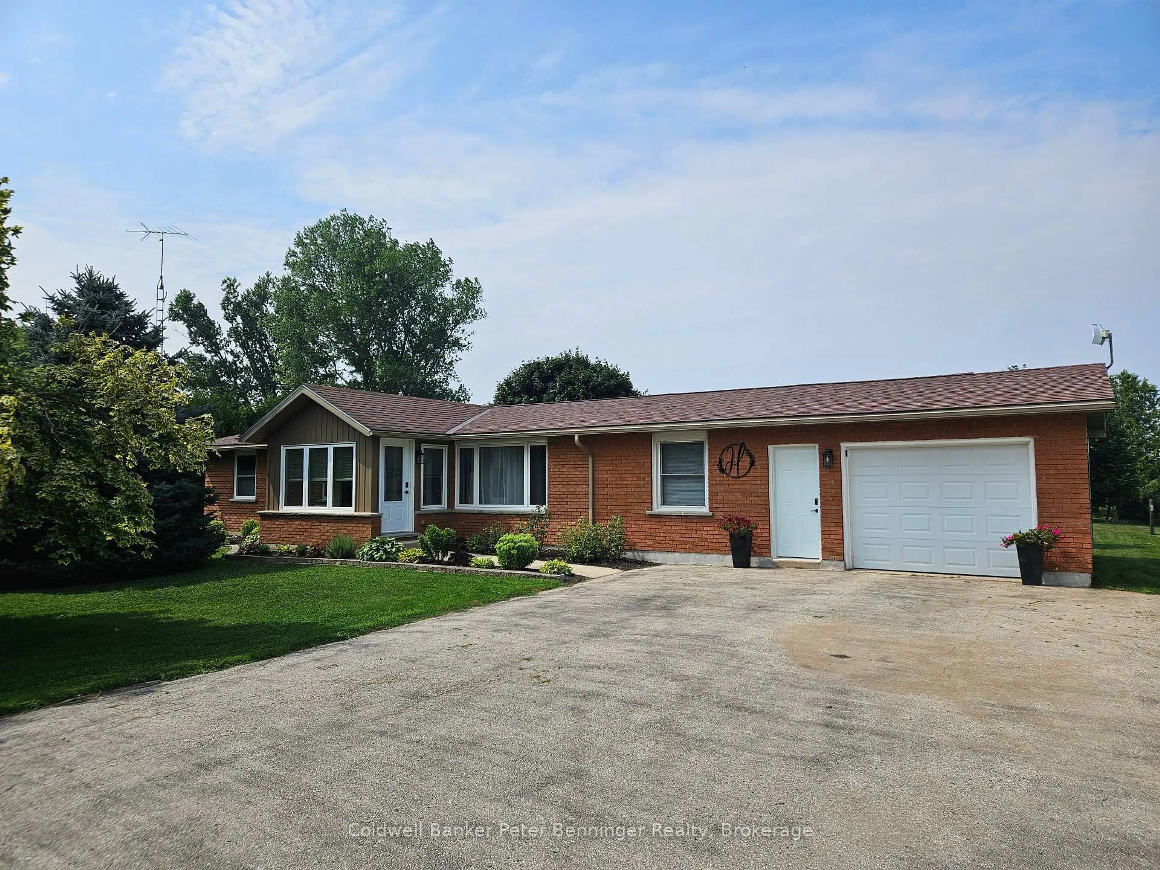 A pic from outside/outdoor area/front of a property/back of a property/a pic from drone, street for 302 Concession 2 Ndr, Brockton Ontario N0G 2V0