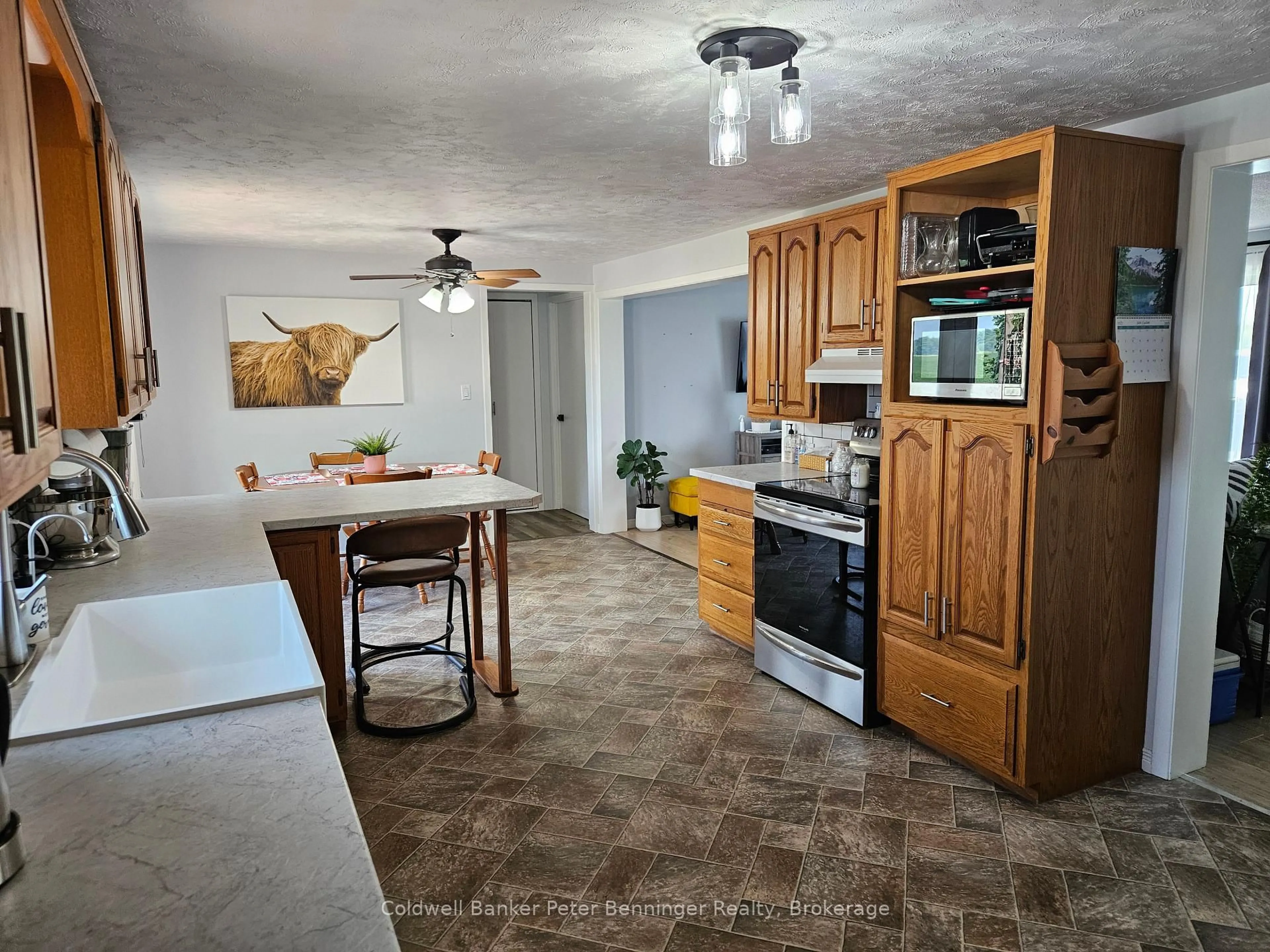 Open concept kitchen, ceramic/tile floor for 302 Concession 2 Ndr, Brockton Ontario N0G 2V0