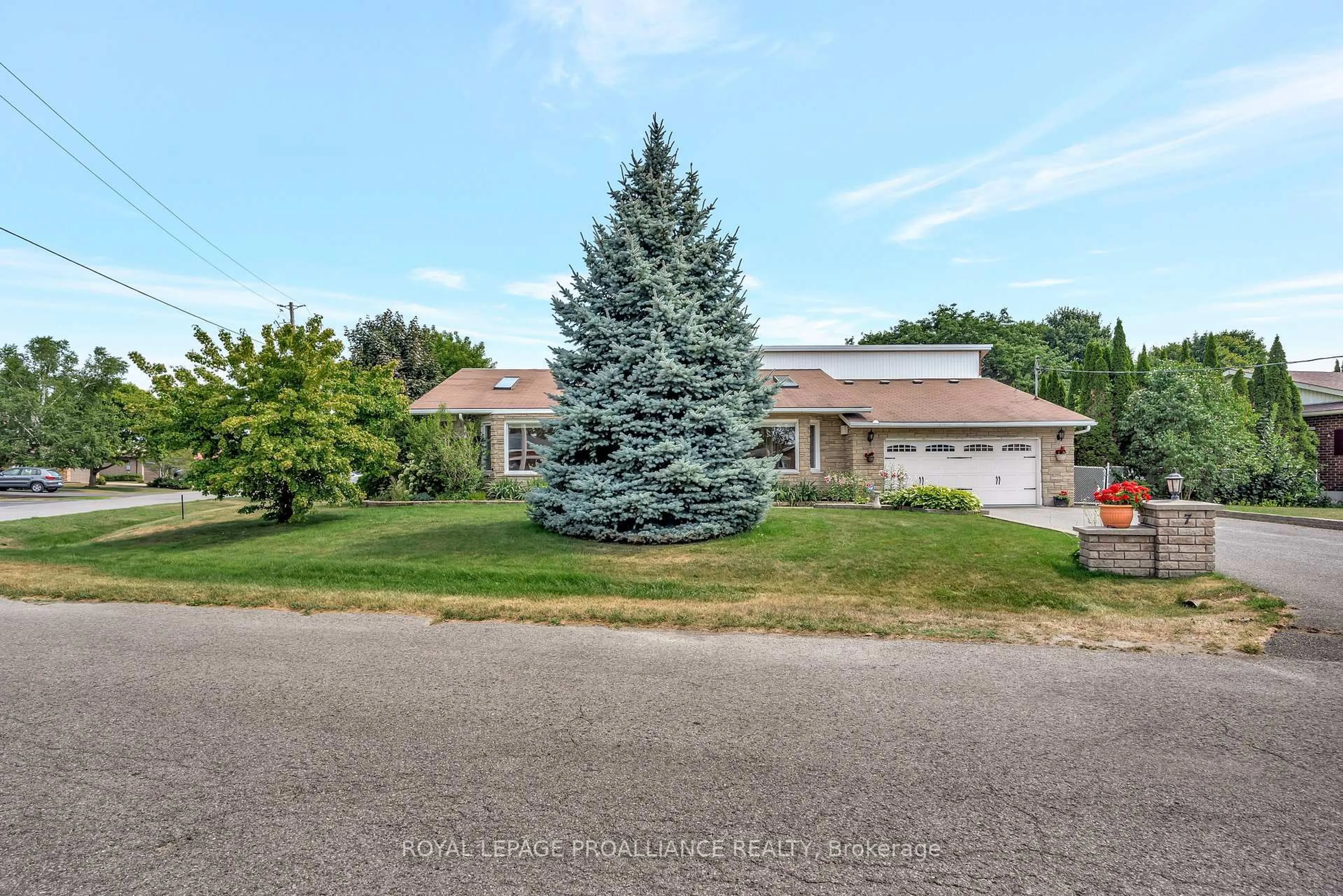 A pic from outside/outdoor area/front of a property/back of a property/a pic from drone, street for 7 Brintnell Blvd, Brighton Ontario K0K 1H0