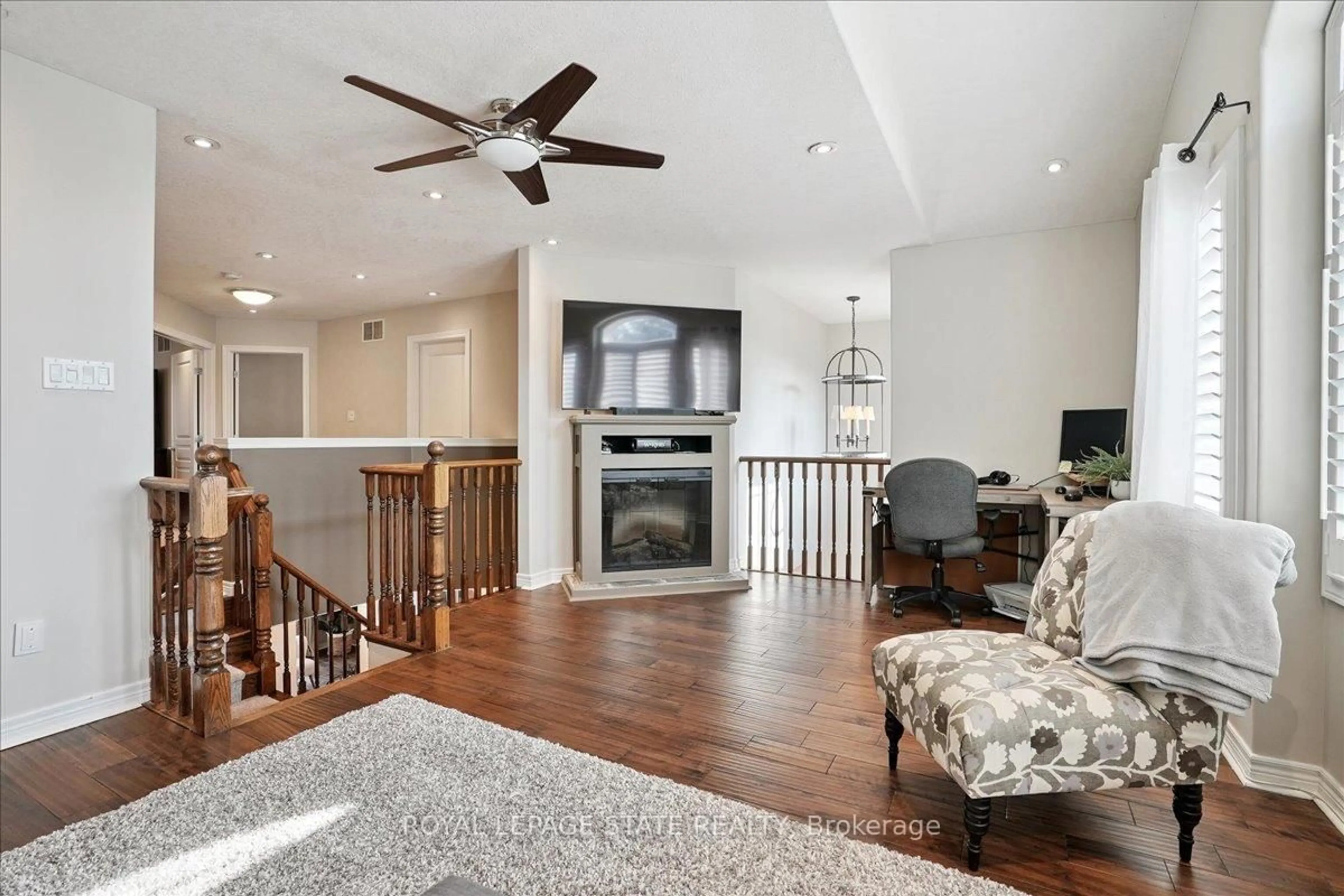 Living room with furniture, unknown for 95 Hemlock Way, Grimsby Ontario L3M 0A9