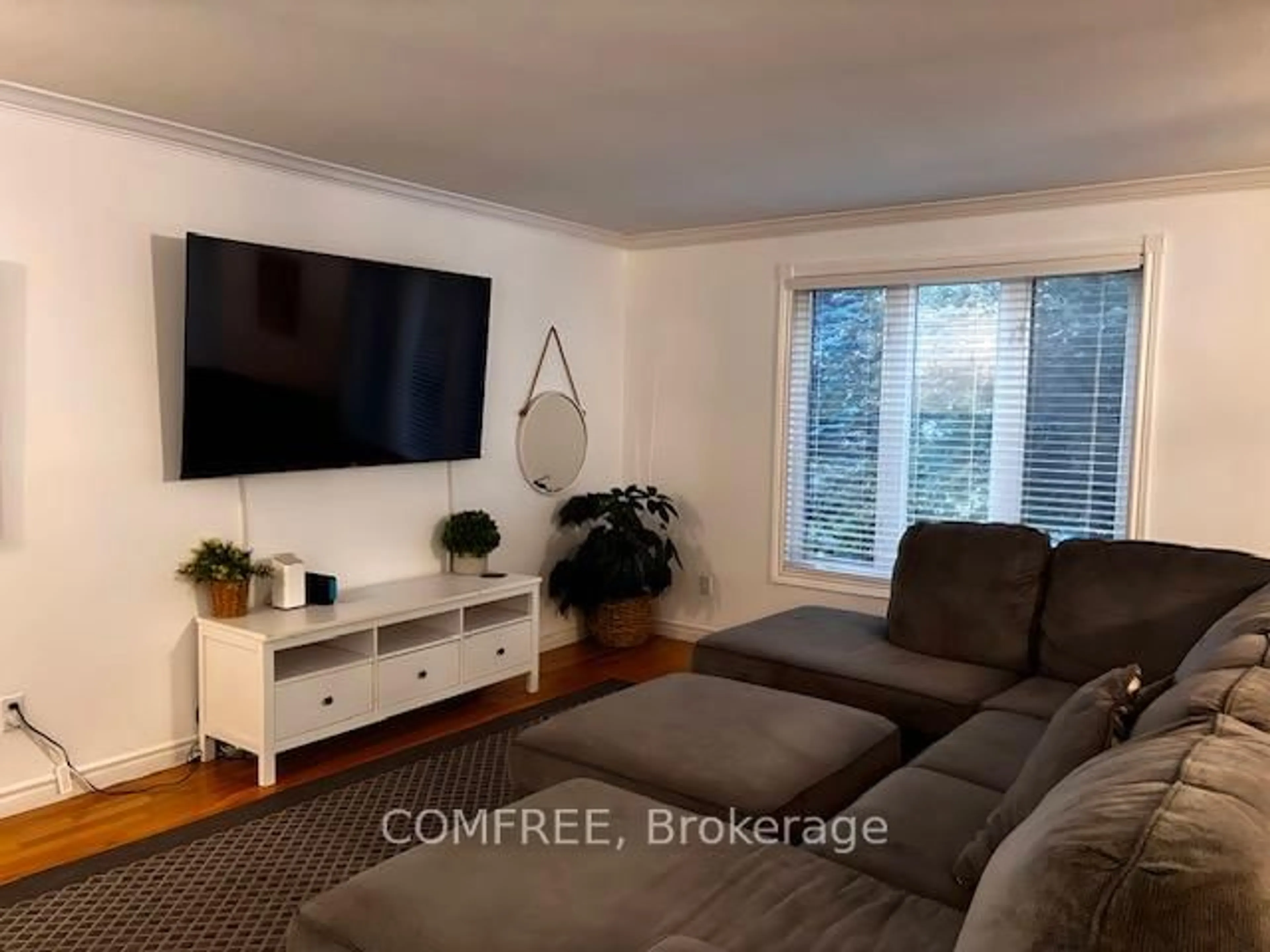 Living room with furniture, unknown for 204 Grace Ave, Russell Ontario K4R 1B4