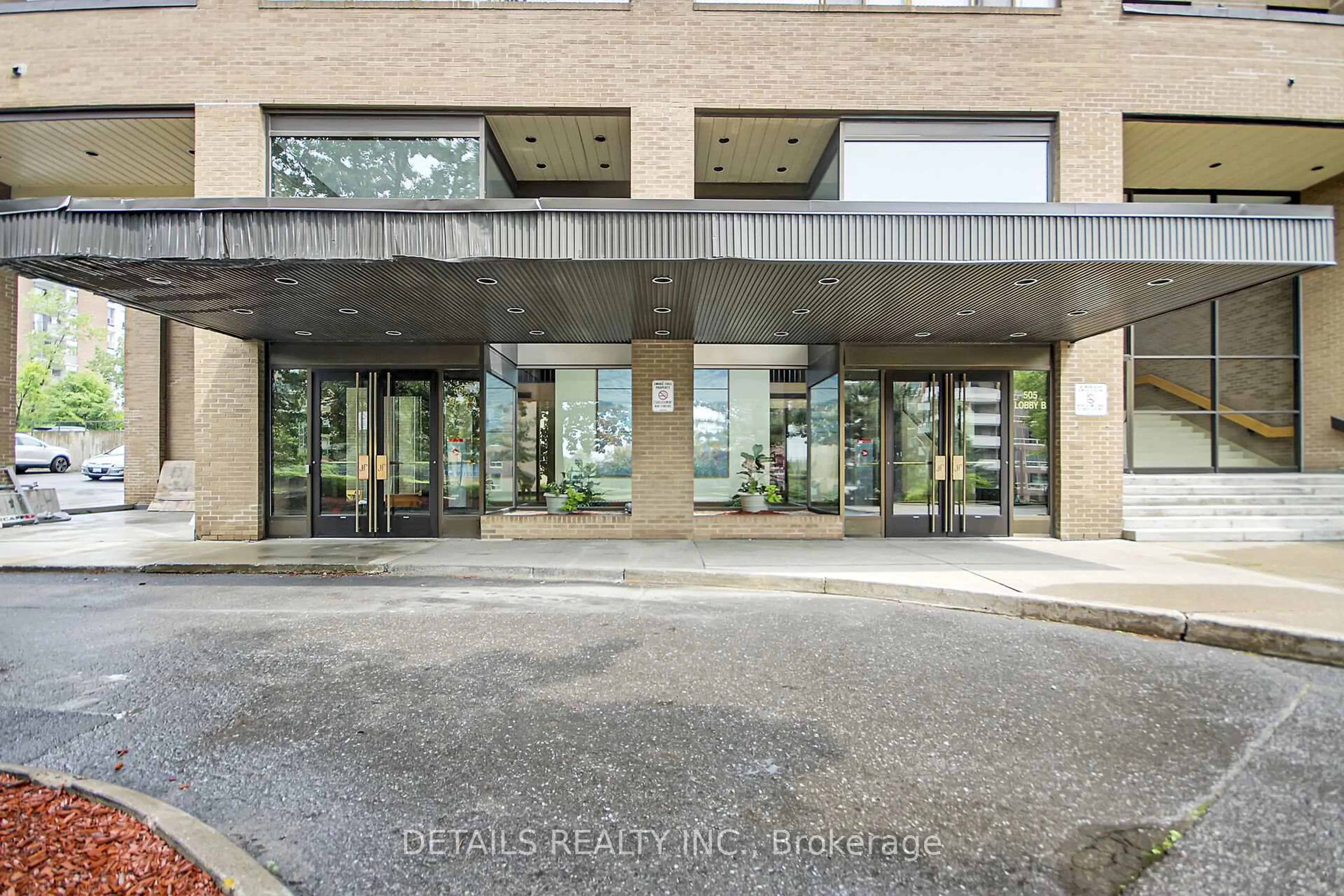 Indoor foyer for 505 St Laurent Blvd #2506, Ottawa Ontario K1K 3X4