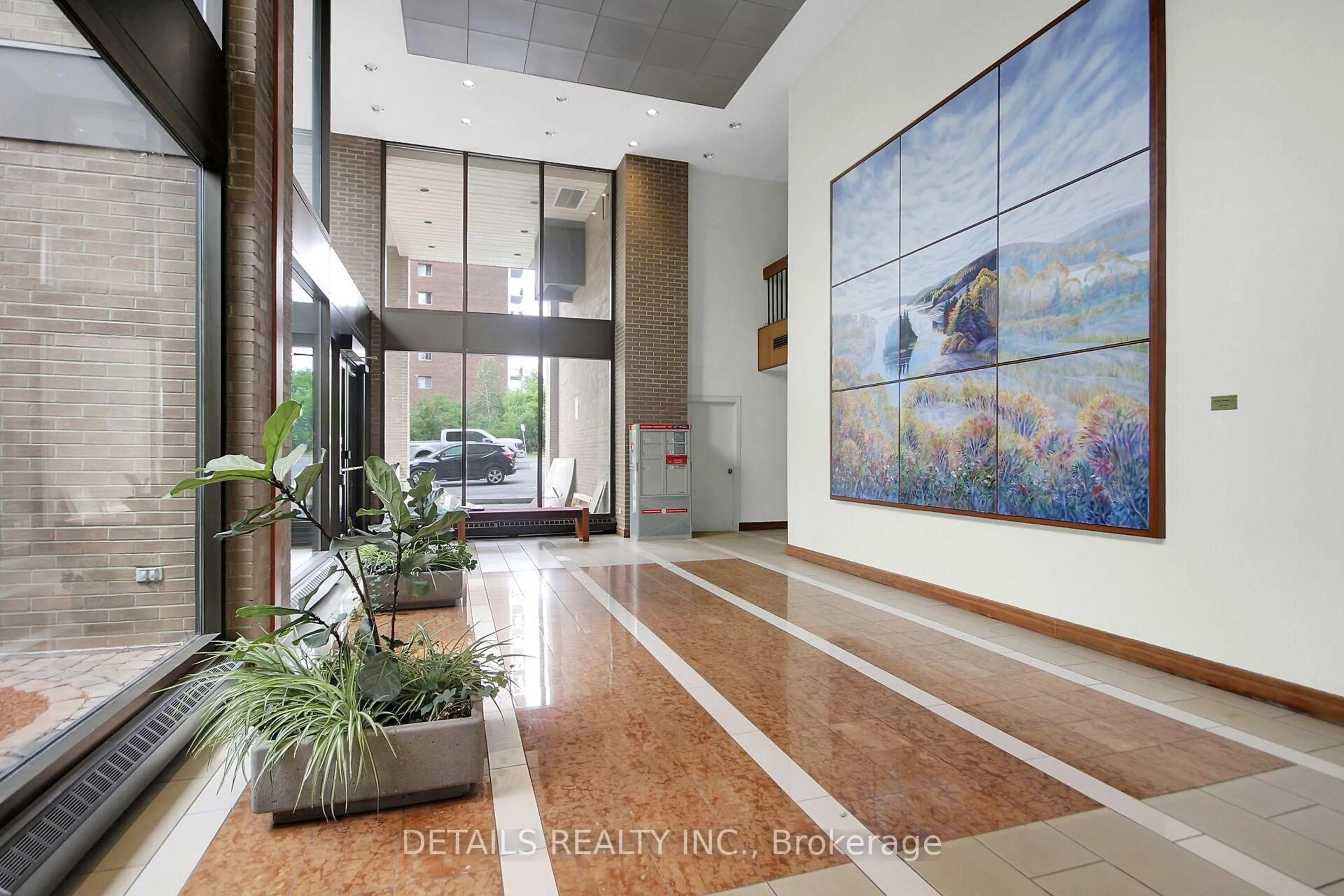 Indoor foyer for 505 St Laurent Blvd #2506, Ottawa Ontario K1K 3X4