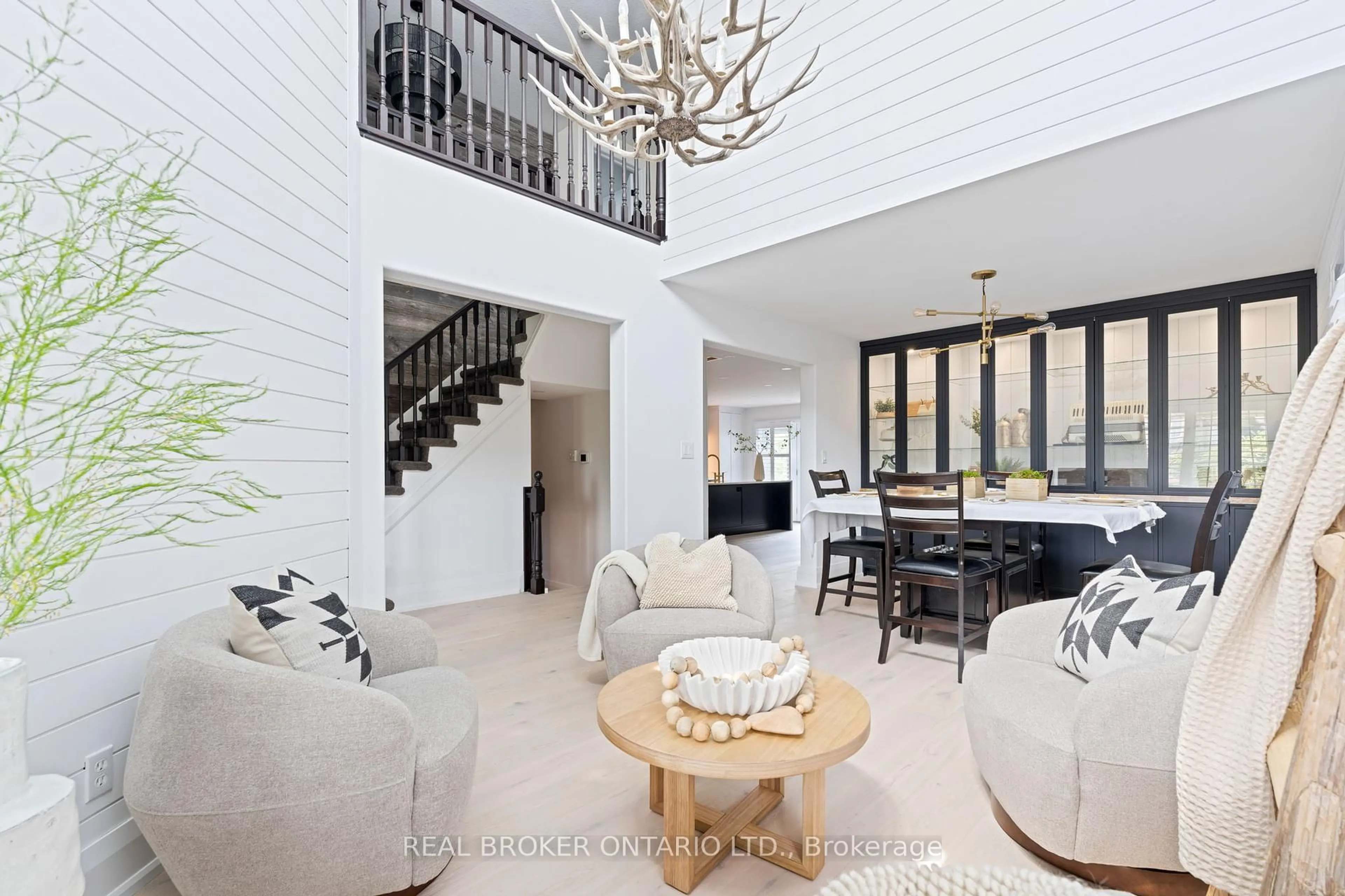 Living room with furniture, ceramic/tile floor for 17 Coutts Crt, Guelph Ontario N1L 1S9