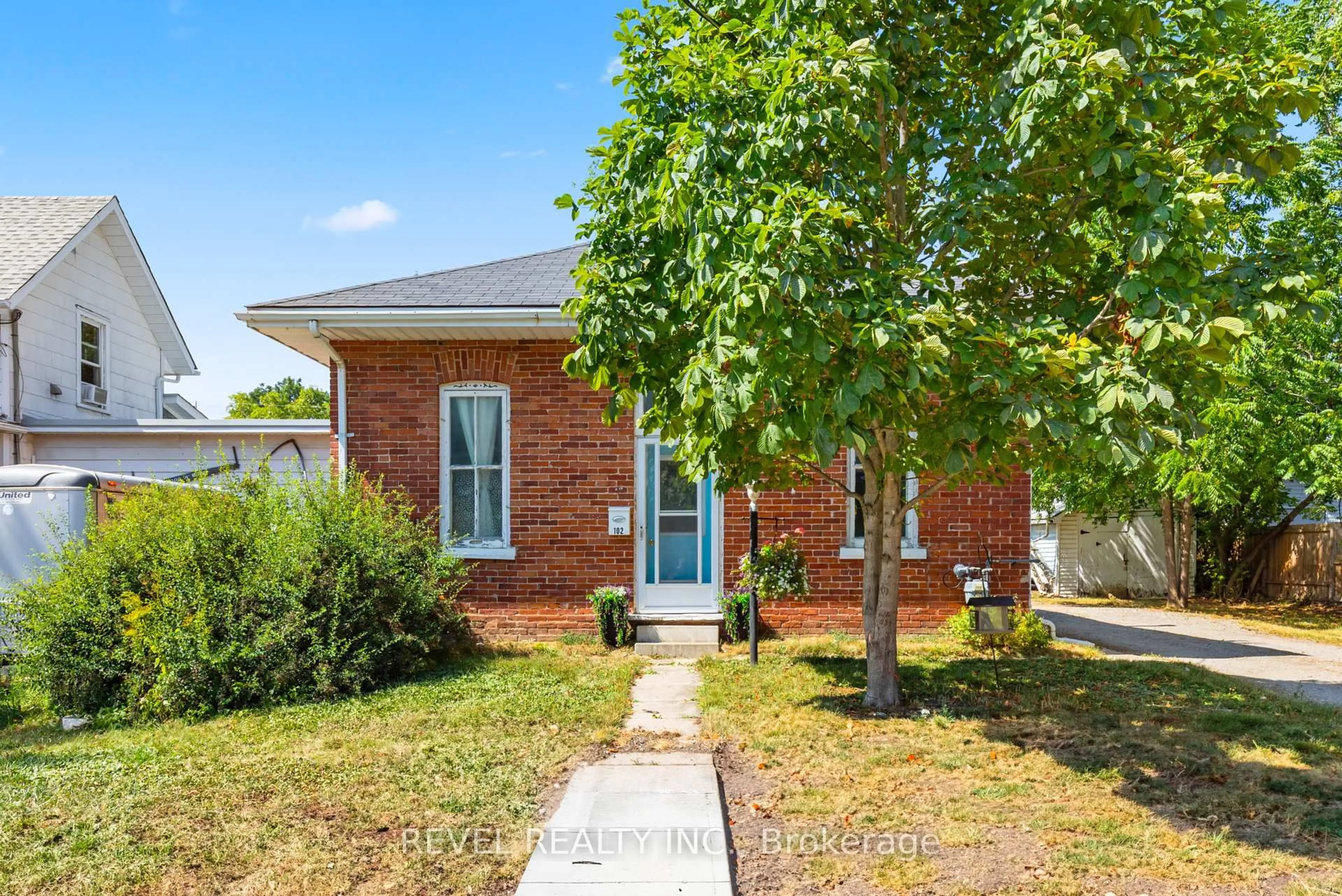 Home with brick exterior material, street for 102 King St, Kawartha Lakes Ontario K9V 1C9