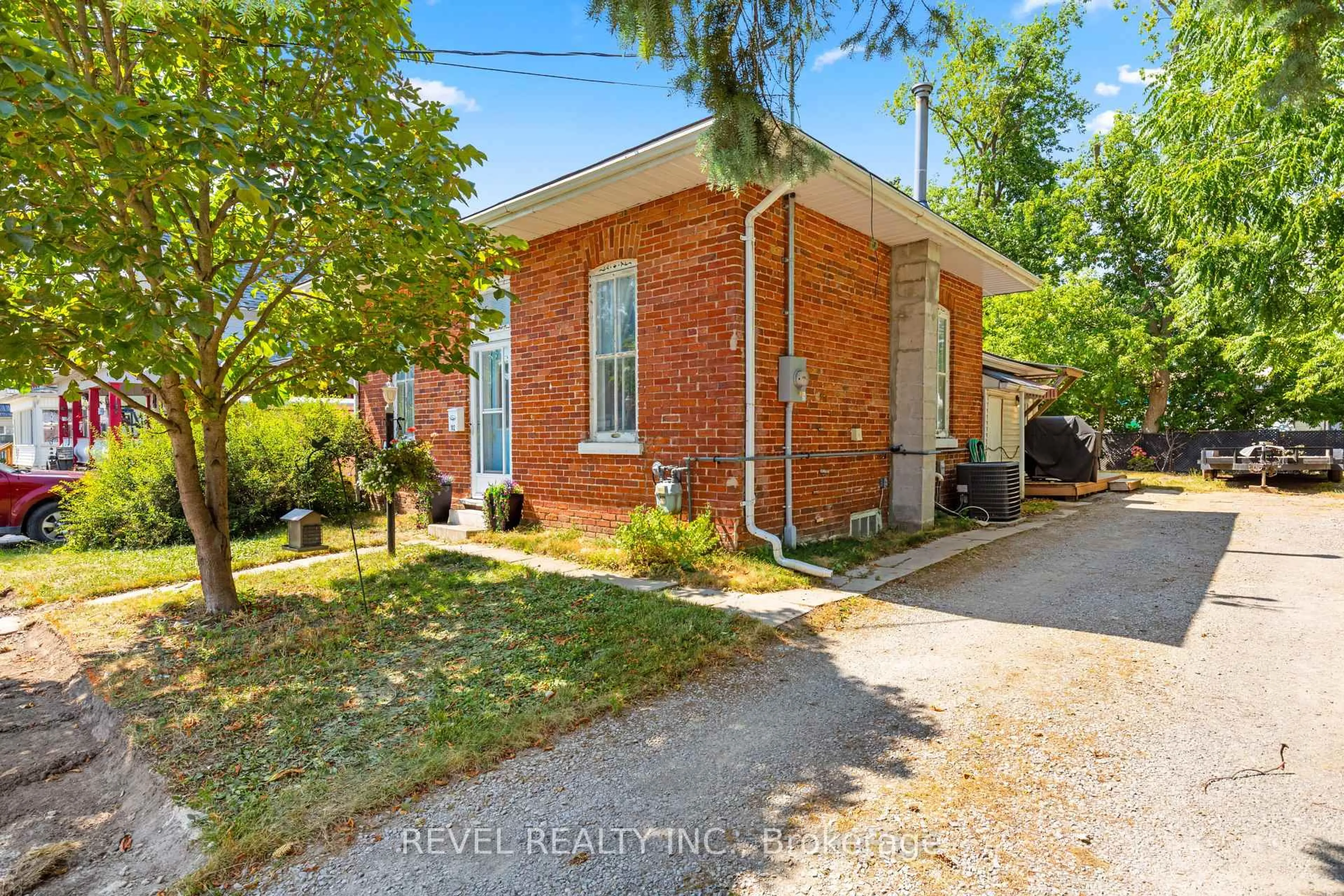 Home with brick exterior material, street for 102 King St, Kawartha Lakes Ontario K9V 1C9