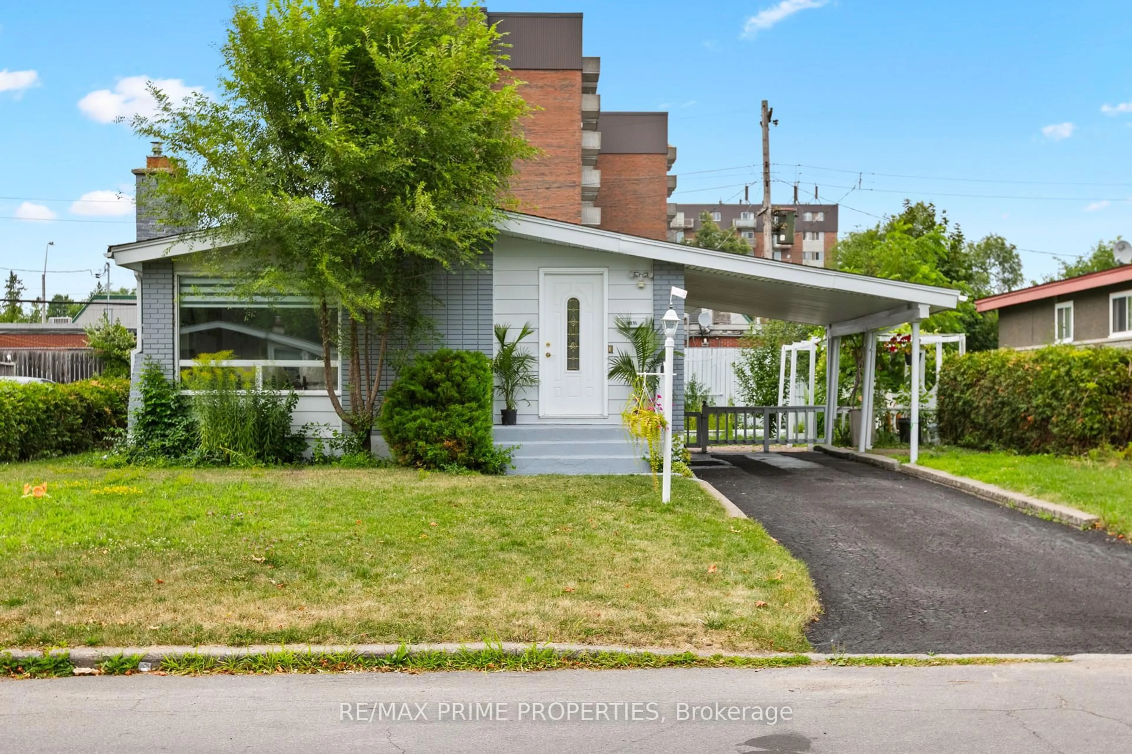 Unknown for 1035 Connery Ave, Ottawa Ontario K1G 2N9