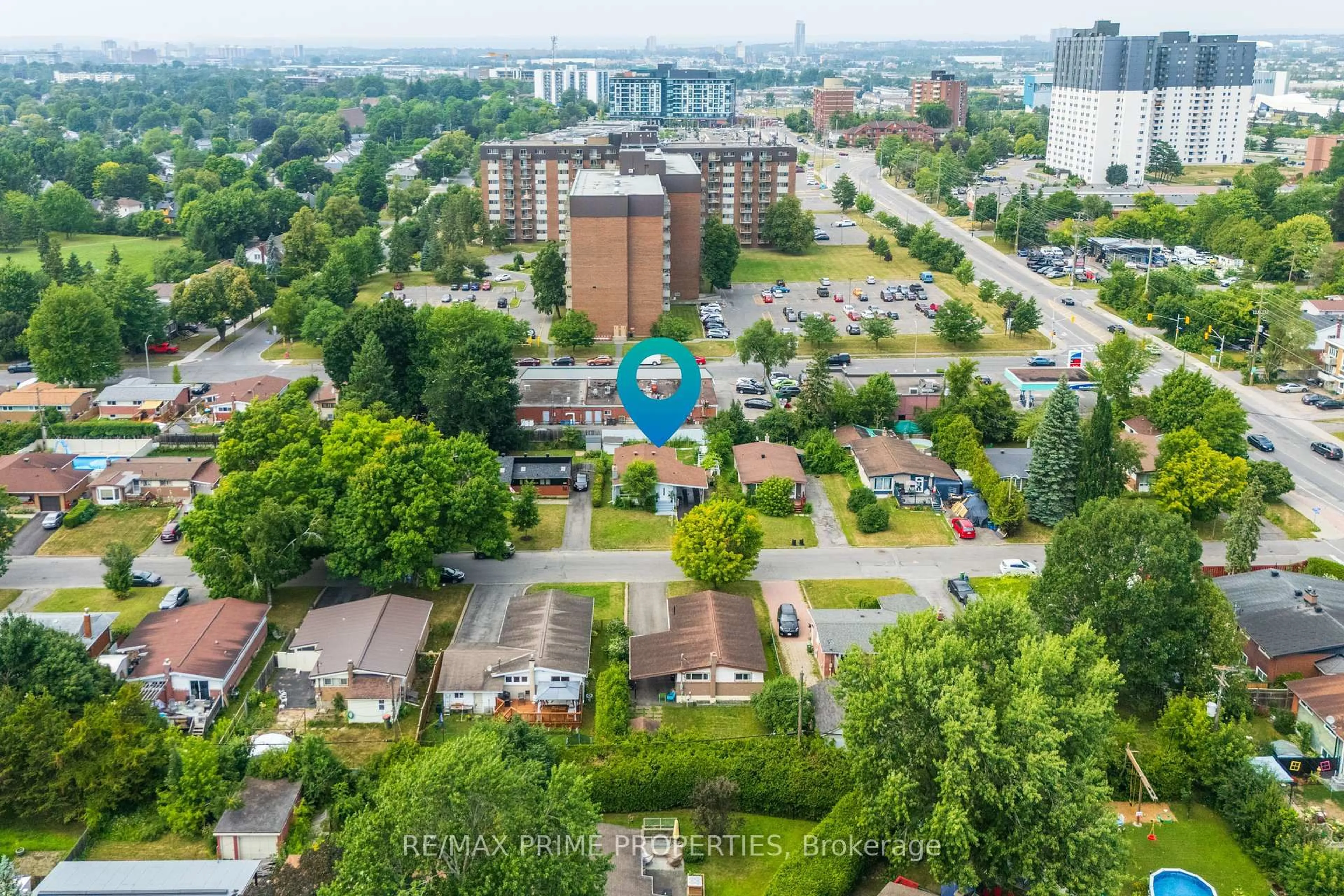 A pic from outside/outdoor area/front of a property/back of a property/a pic from drone, city buildings view from balcony for 1035 Connery Ave, Ottawa Ontario K1G 2N9