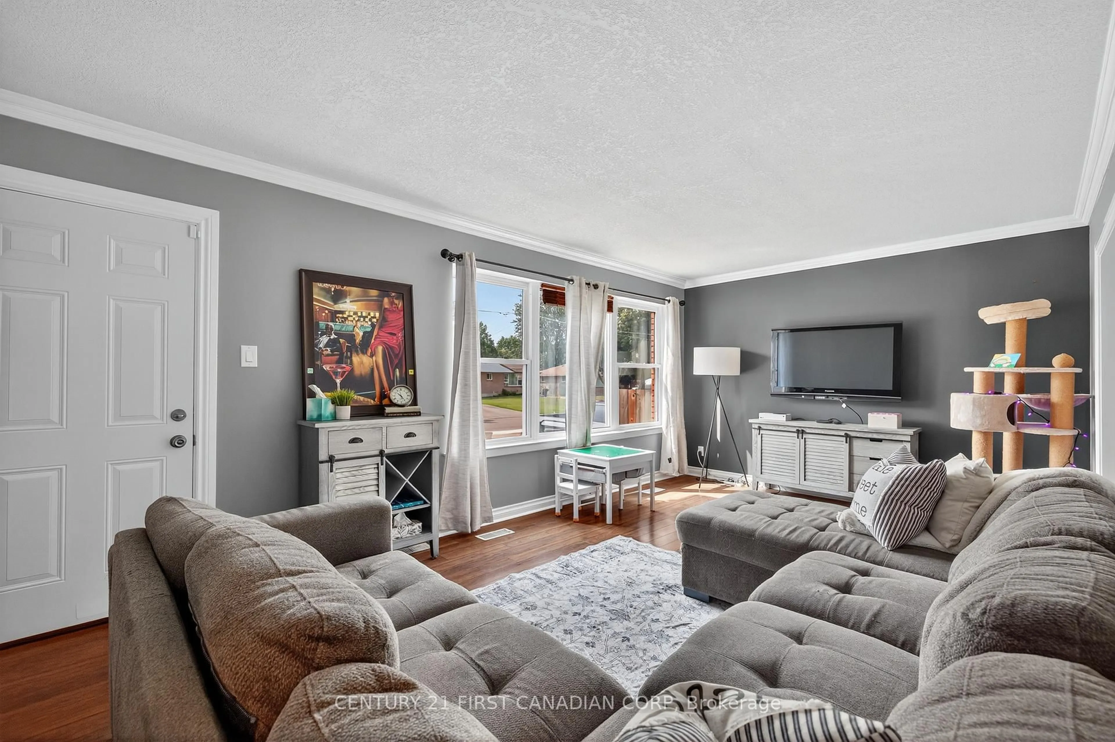 Living room with furniture, unknown for 204 Burnside Dr, London East Ontario N5V 1B7