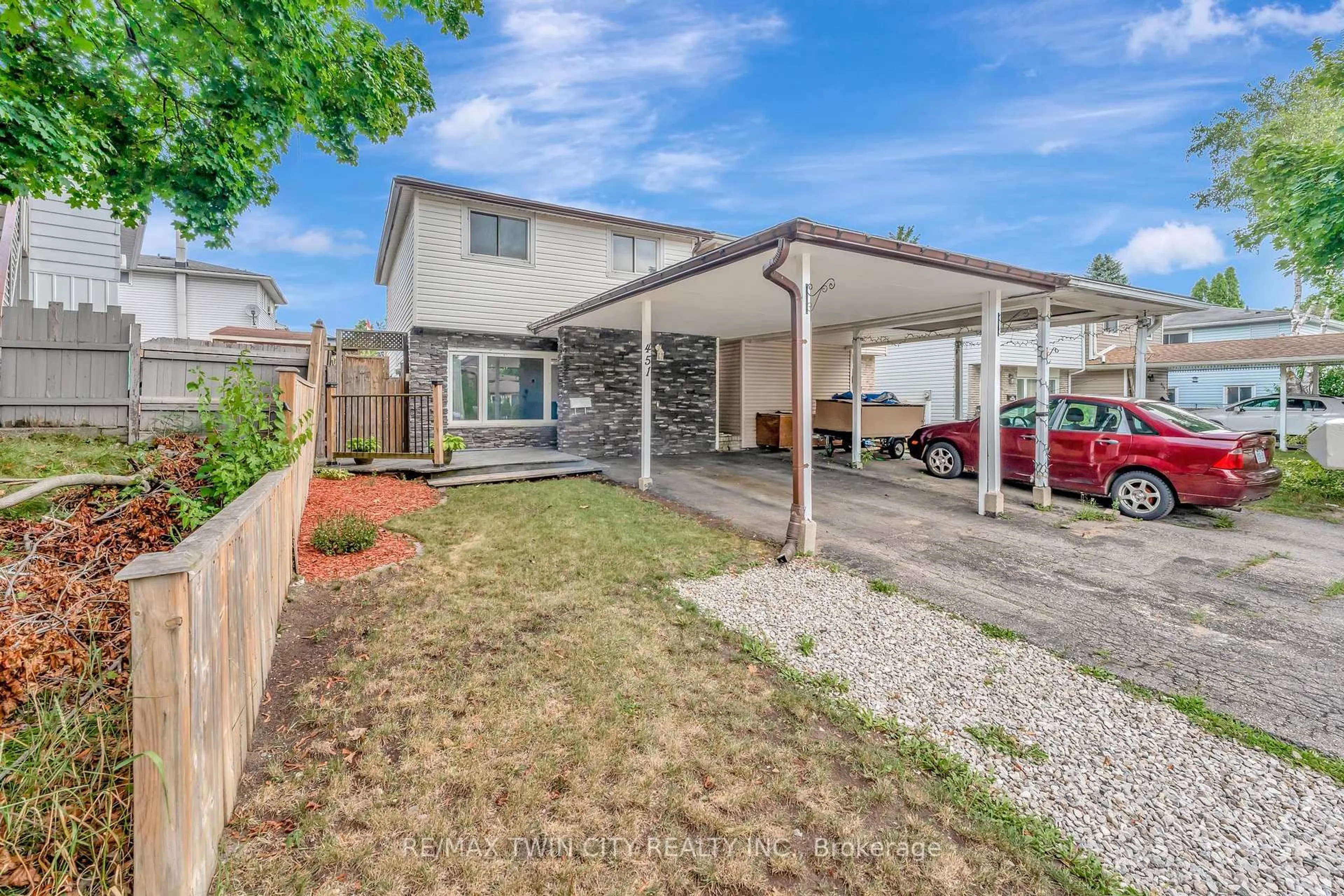 A pic from outside/outdoor area/front of a property/back of a property/a pic from drone, street for 451 Pinetree Cres, Cambridge Ontario N3H 4X4