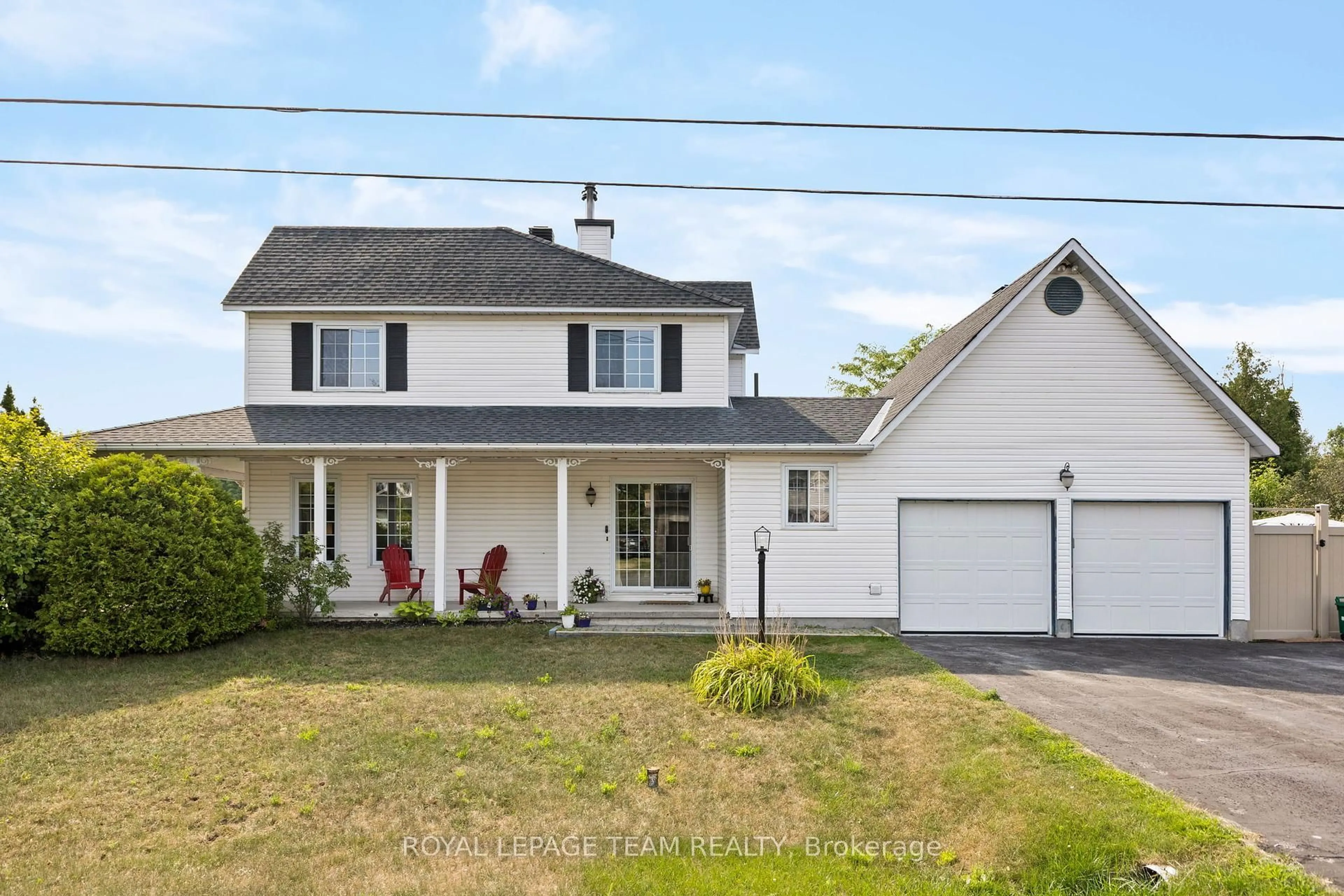 Home with vinyl exterior material, street for 2 Etta St, Stittsville Ontario K2S 1X5