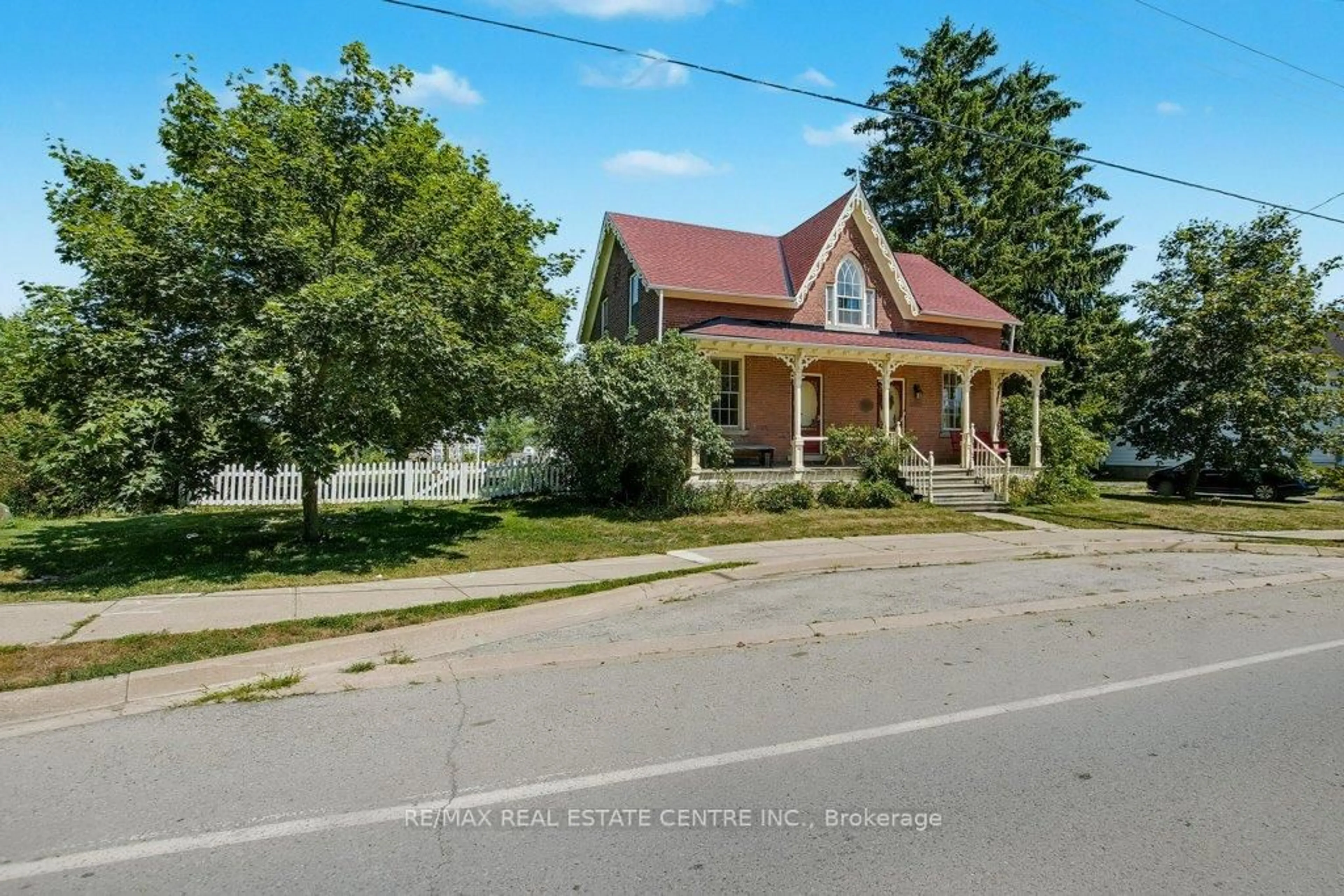 A pic from outside/outdoor area/front of a property/back of a property/a pic from drone, street for 4225 Fly Rd, Lincoln Ontario L0R 1G0