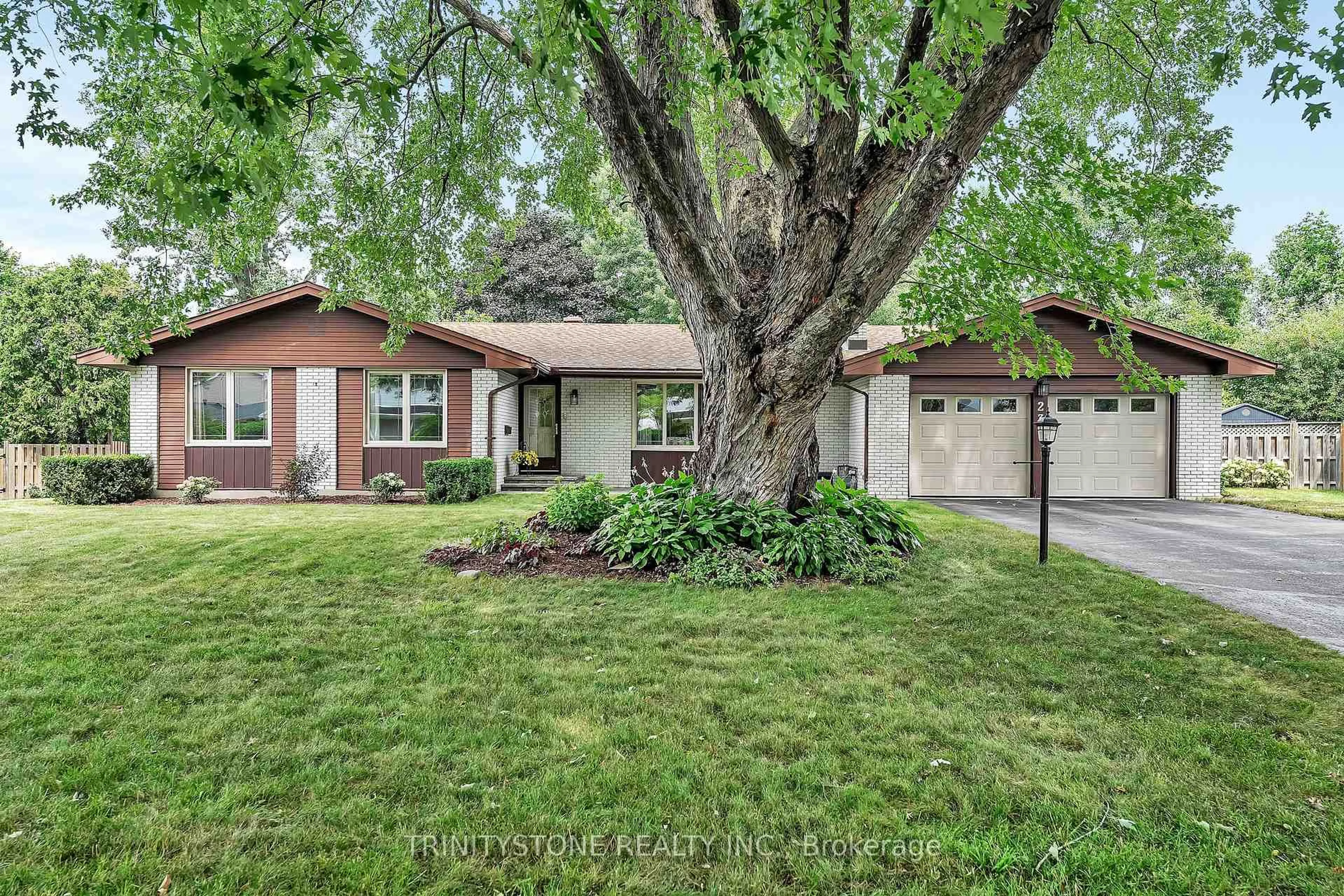 Home with brick exterior material, street for 23 Mohawk Cres, Ottawa Ontario K2H 7G7