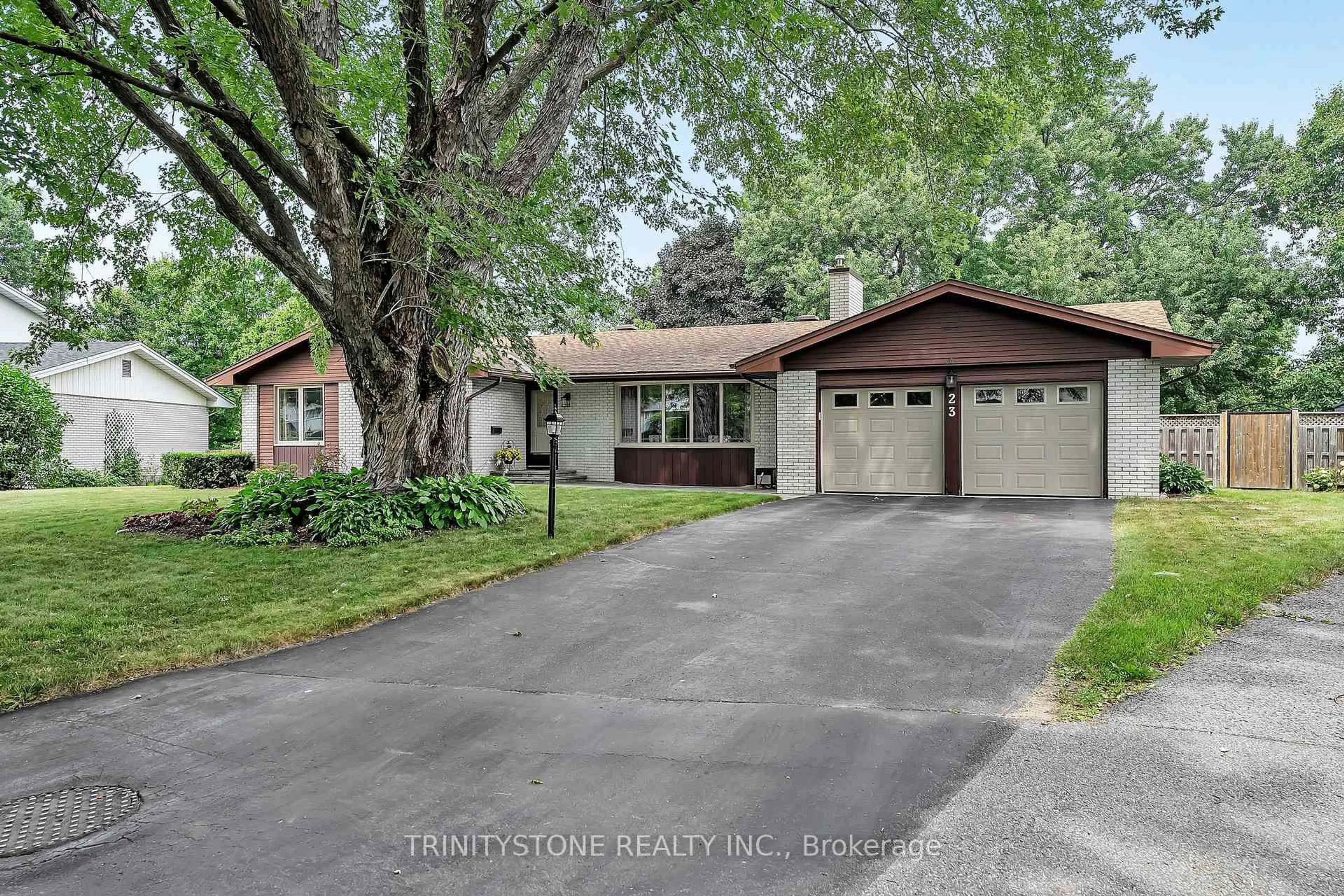 Unknown for 23 Mohawk Cres, Ottawa Ontario K2H 7G7