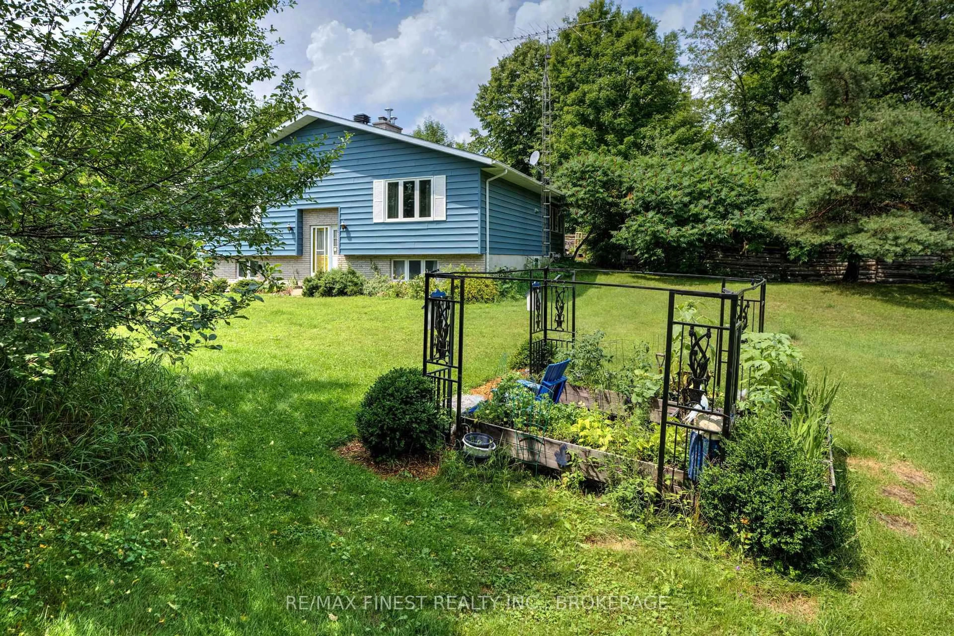 A pic from outside/outdoor area/front of a property/back of a property/a pic from drone, unknown for 15913 Road 509, Clarendon Station Ontario K0H 1J0