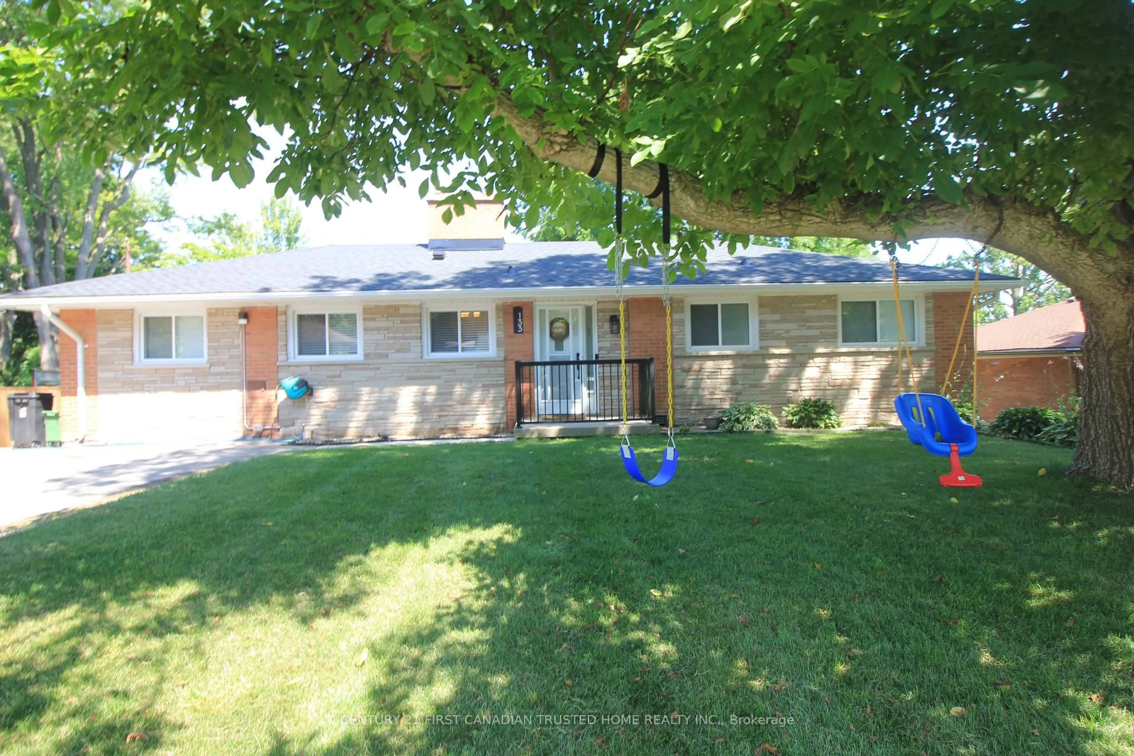 Patio, street for 133 Deer Park Circ, London North Ontario N6H 3B9