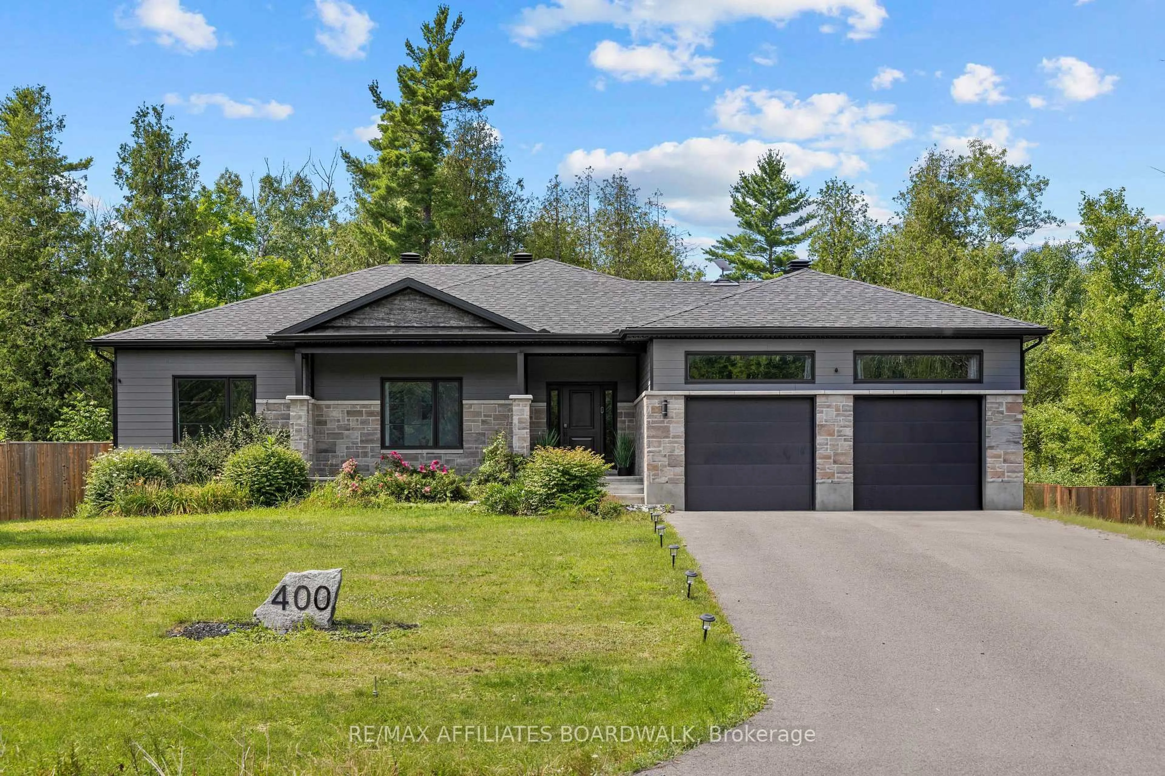 Home with brick exterior material, street for 400 Cinnamon Cres, Kinburn Ontario K0A 2H0