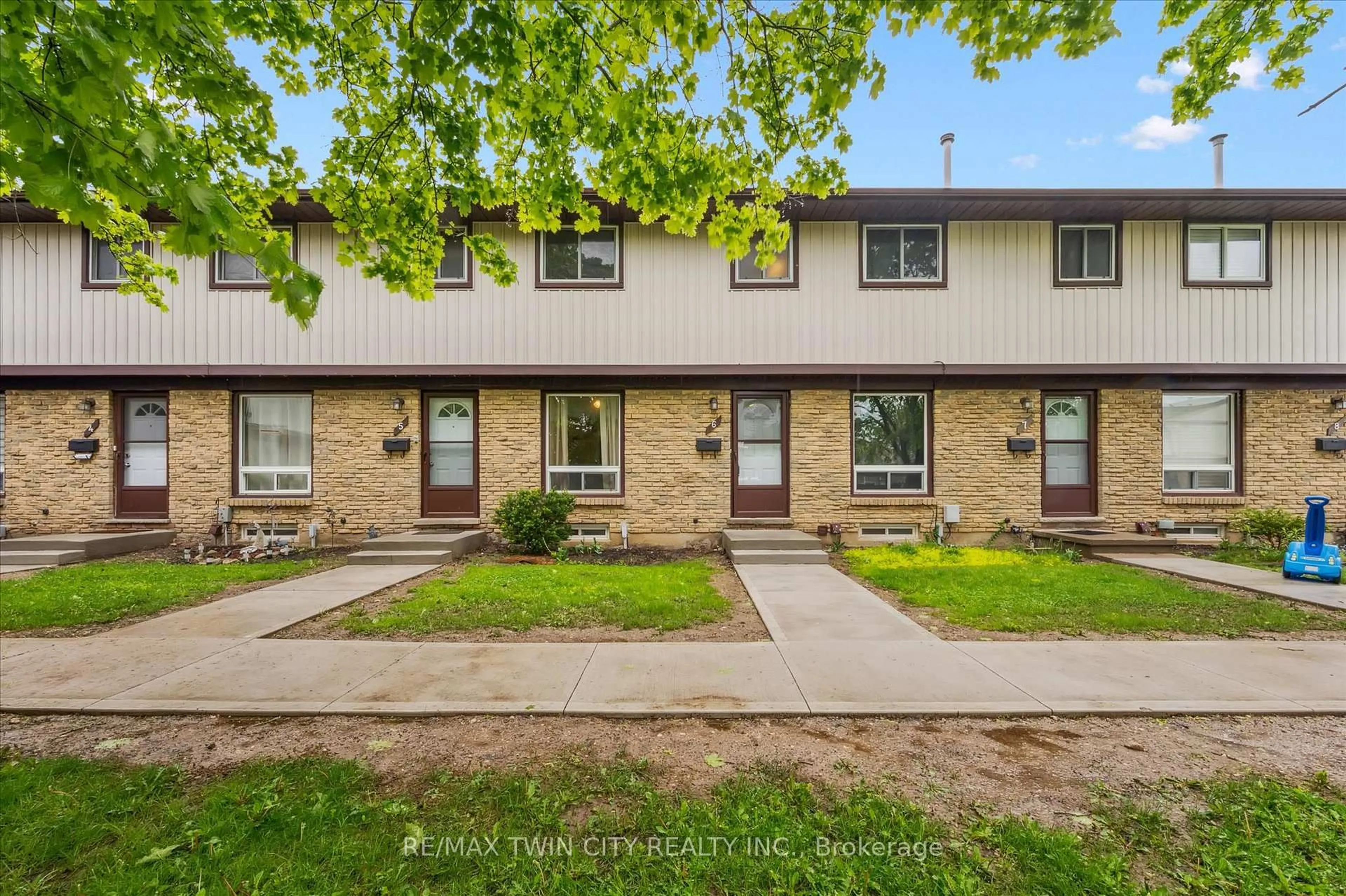 Unknown for 210 Glamis Rd #6, Cambridge Ontario N1R 6L3