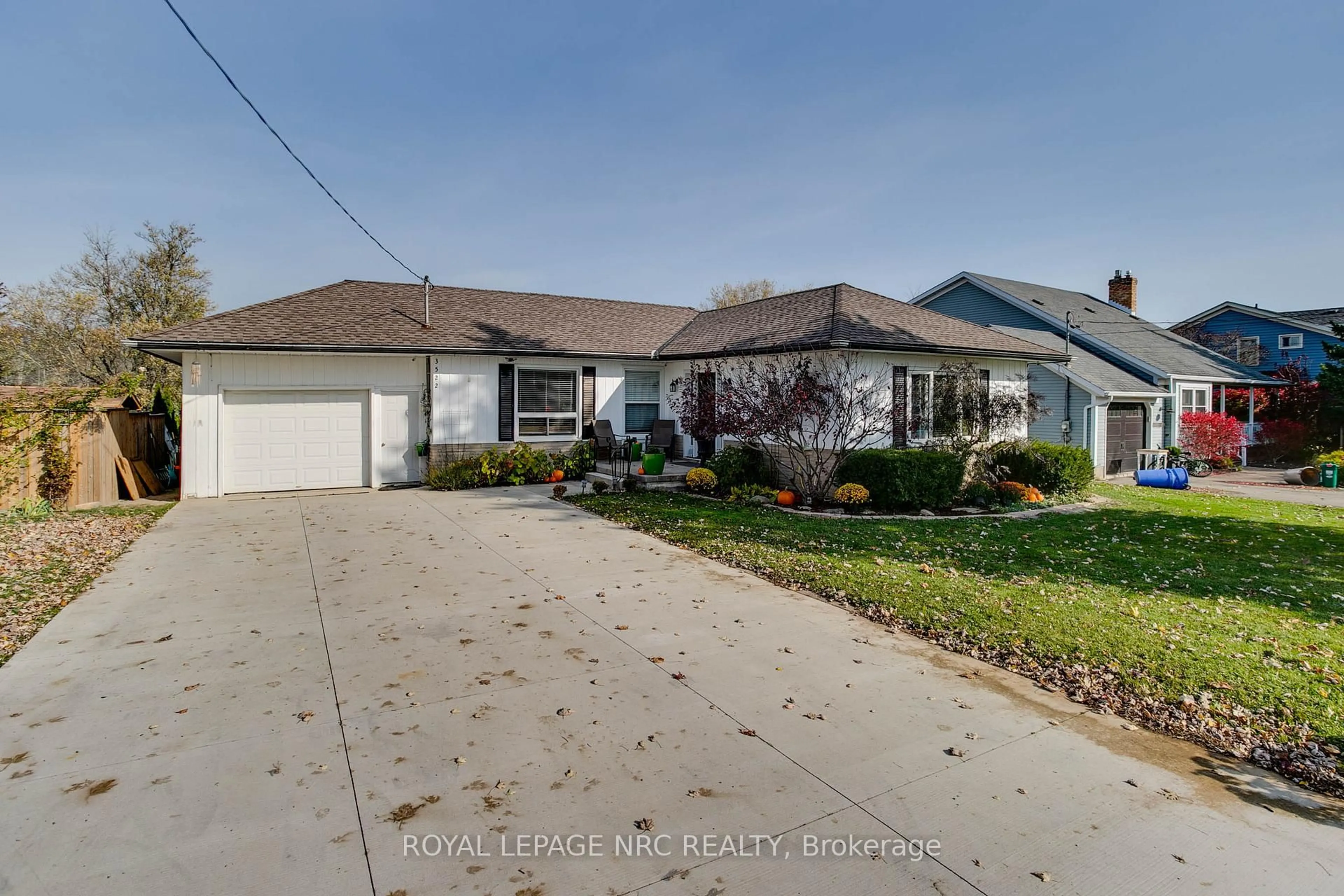 Home with vinyl exterior material, street for 3522 EAST MAIN St, Fort Erie Ontario L0S 1S0