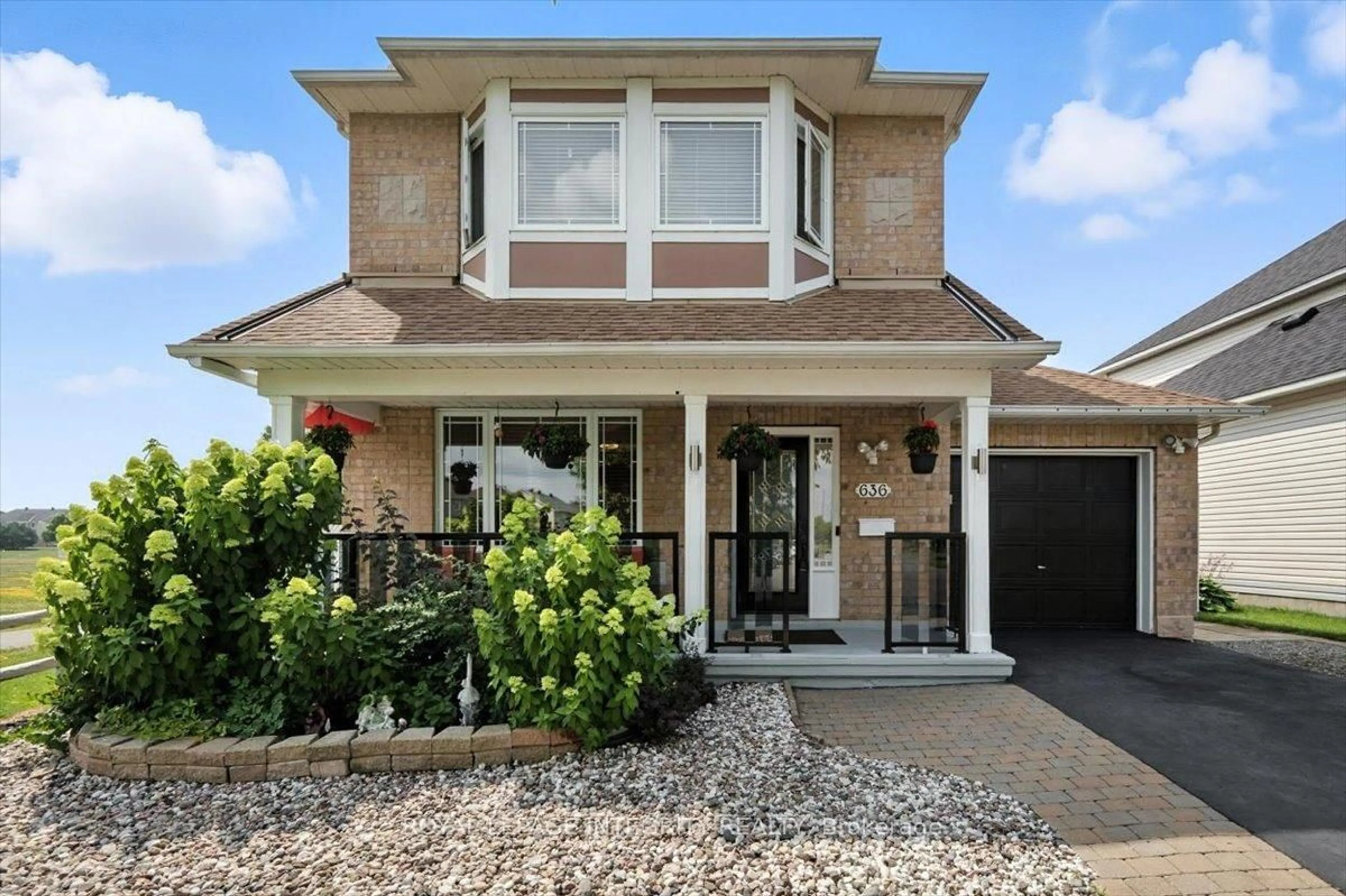 Home with vinyl exterior material, street for 636 Aquaview Dr, Ottawa Ontario K4A 4W2