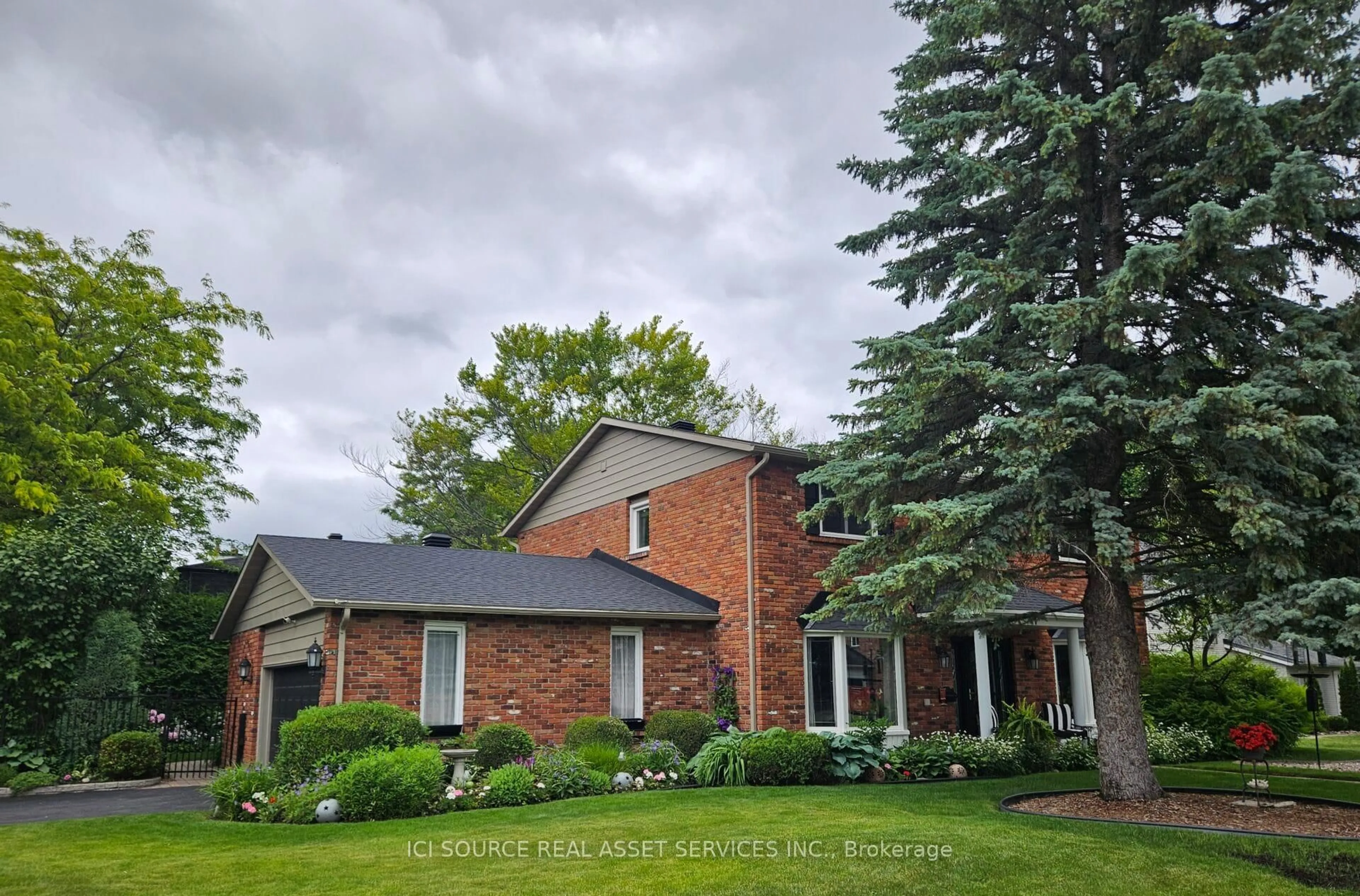 Home with brick exterior material, street for 1 Erinlea Crt, Nepean Ontario K2E 7C8