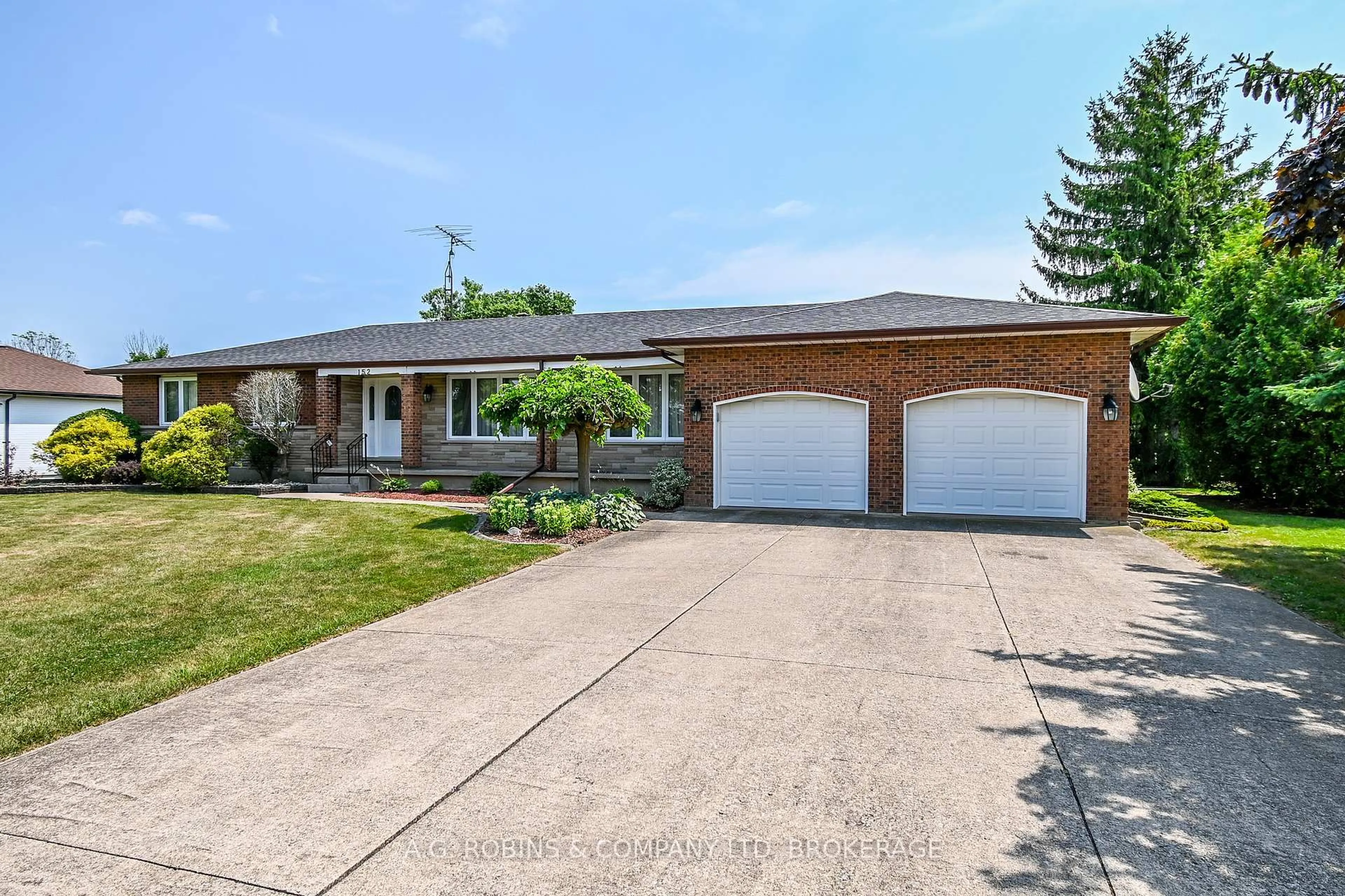 Home with brick exterior material, street for 152 Doan's Ridge Rd, Welland Ontario L3B 5N4
