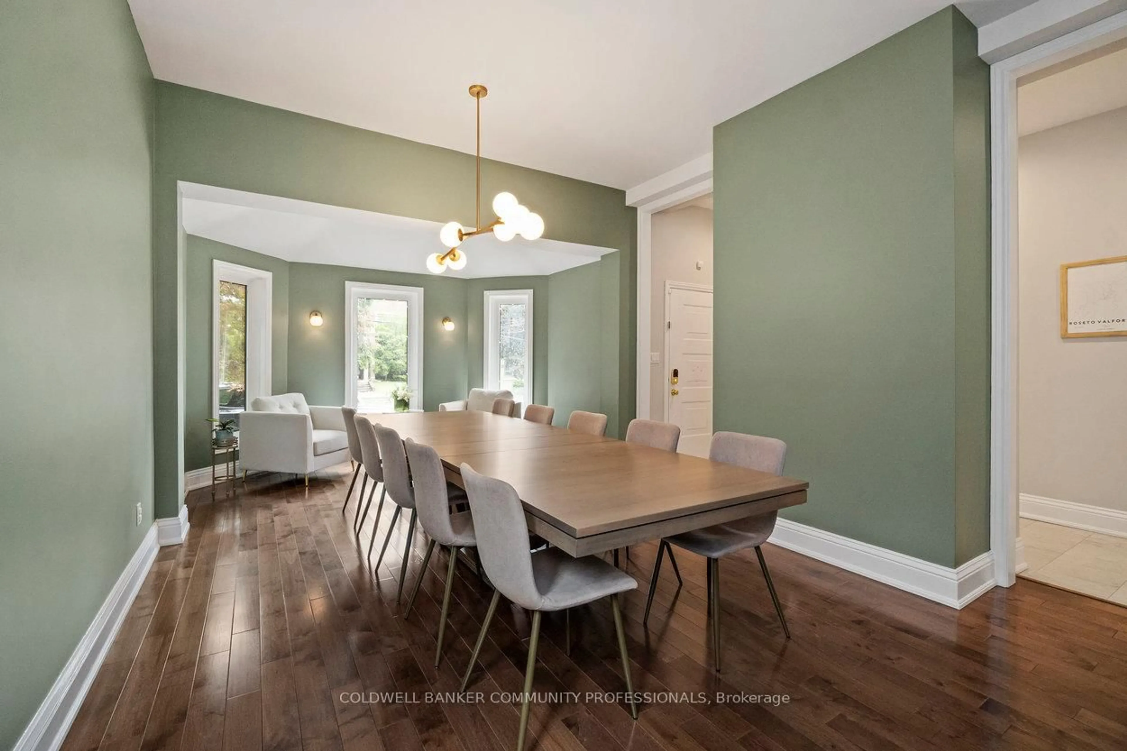 Dining room, wood/laminate floor for 381 Queen St, Hamilton Ontario L8P 3T8