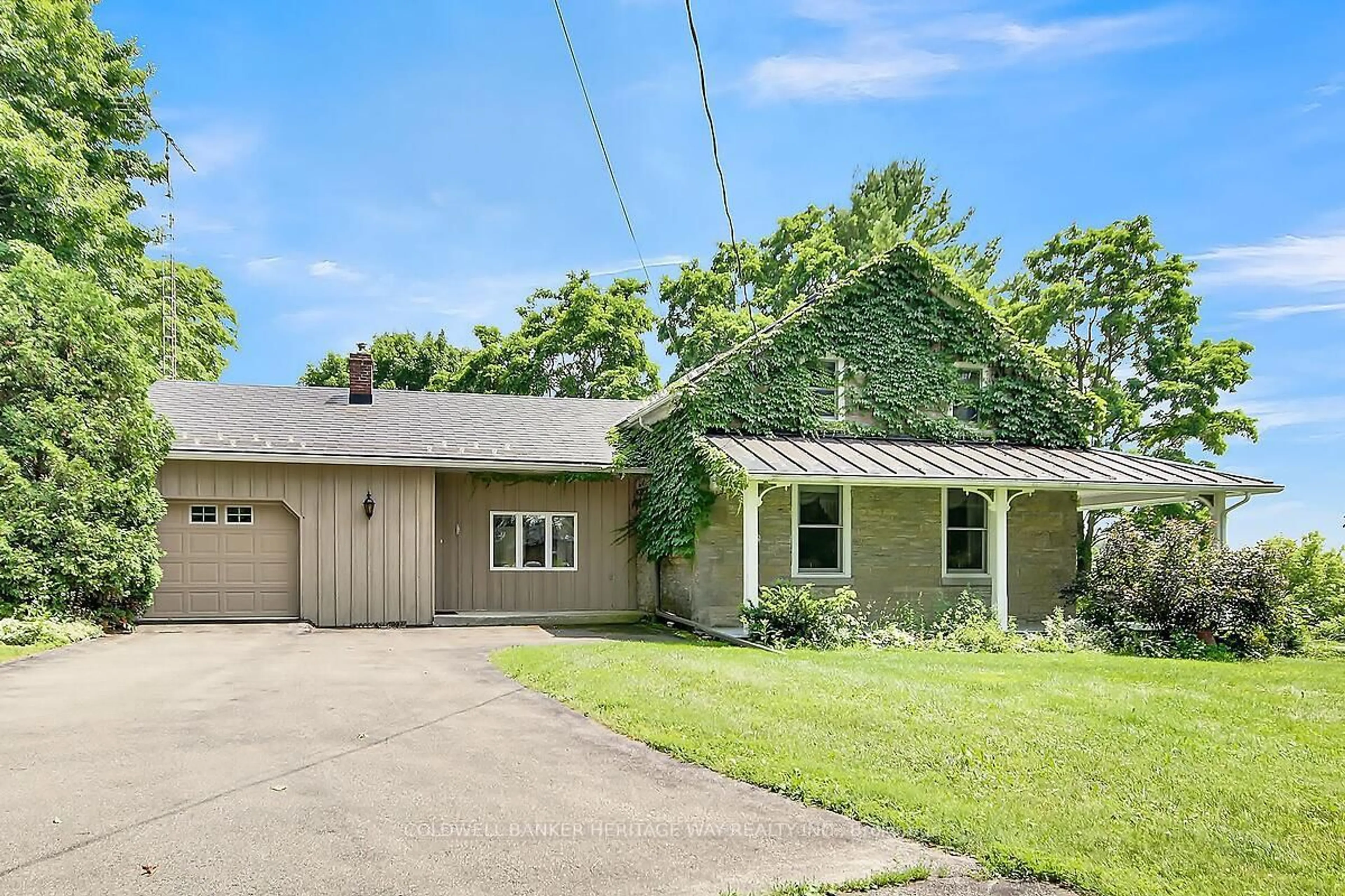 Home with vinyl exterior material, street for 120 Kilmarnock Rd, Smiths Falls Ontario K7A 5B8
