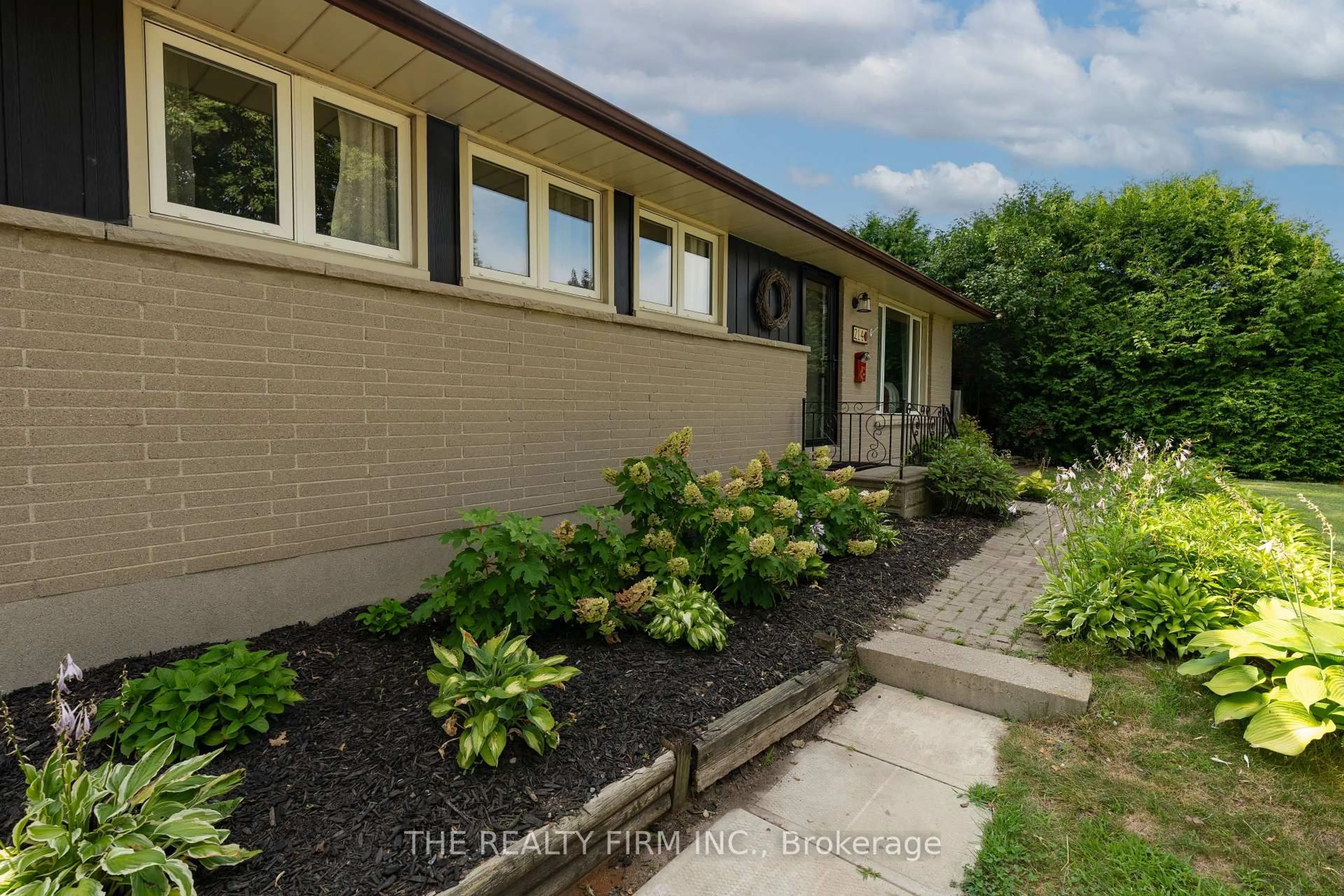 Unknown for 214 Manitoulin Dr, London East Ontario N5W 1M7