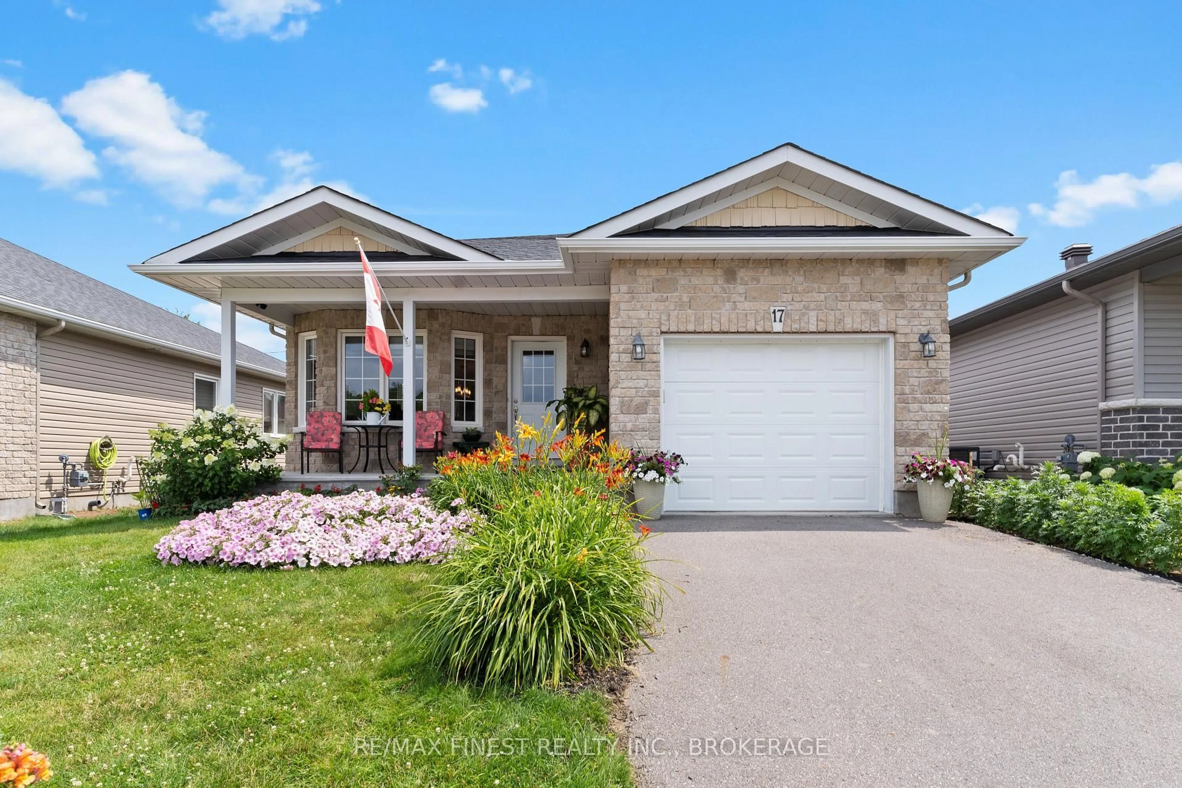 Home with brick exterior material, street for 17 Lee Ave, Smiths Falls Ontario K7A 0A2